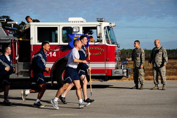 U.S. Air Force Col. James Slife, commander of 1st Special Operations Wing, runs with fellow airmen during a 5 km run, Hurlburt Field, Fla., Nov. 7, 2011. The commander leads his airmen in an effort to promote unity among the squadrons that make up the 1st SOW. (U.S. Air Force photo/Airman 1st Class Naomi Griego)(Released)