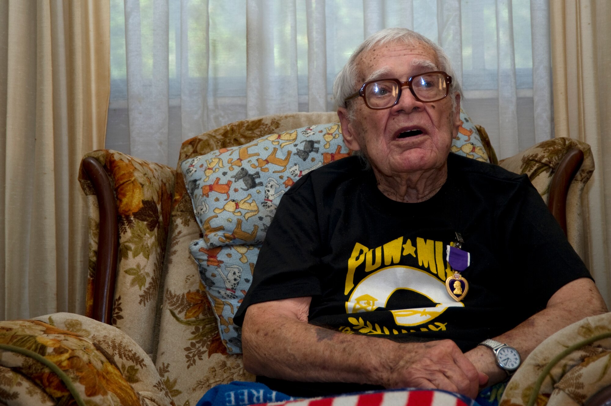 Retired U.S. Air Force Tech. Sgt. Pete Loss received the Purple Heart in a ceremony at his private residence in Fort Walton Beach, Nov. 11, 2011. The medal was presented by Col. Jim Slife, commander of the 1st Special Operations Wing, for the sacrifices Loss made during World War II as a prisoner of war and Bataan Death March survivor. (U.S. photo/Airman 1st Class Naomi Griego)(RELEASED)