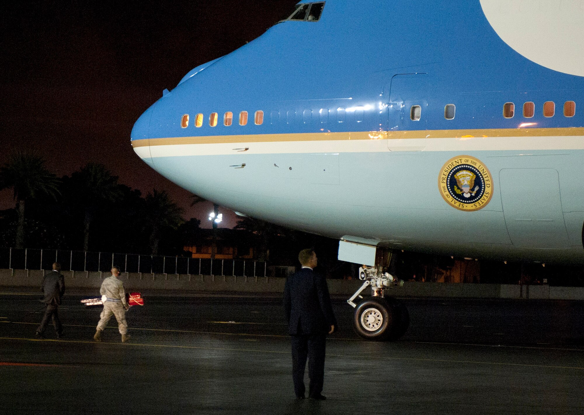 JOINT BASE PEARL HARBOR-HICKAM, Hawaii--Airman 1st Class Jesse Ogden, crew chief with the 15th Maintenance Squadron, places chalks on Air Force One upon President Barack Obama and First Lady Michell Obama's arrival at Joint Base Pearl Harbor-Hickam, Hawaii, for the Asia-Pacific Economic Cooperation summit, Nov. 10. APEC is the premier economic forum in the Asia-Pacific region.  Established in 1989 and comprising 21 member economies from around the Pacific Rim, including the U.S., APEC fosters growth and prosperity by facilitating economic cooperation and expanding trade and investment throughout the region. (U.S. Air Force photo/Senior Airman Lauren Main)  