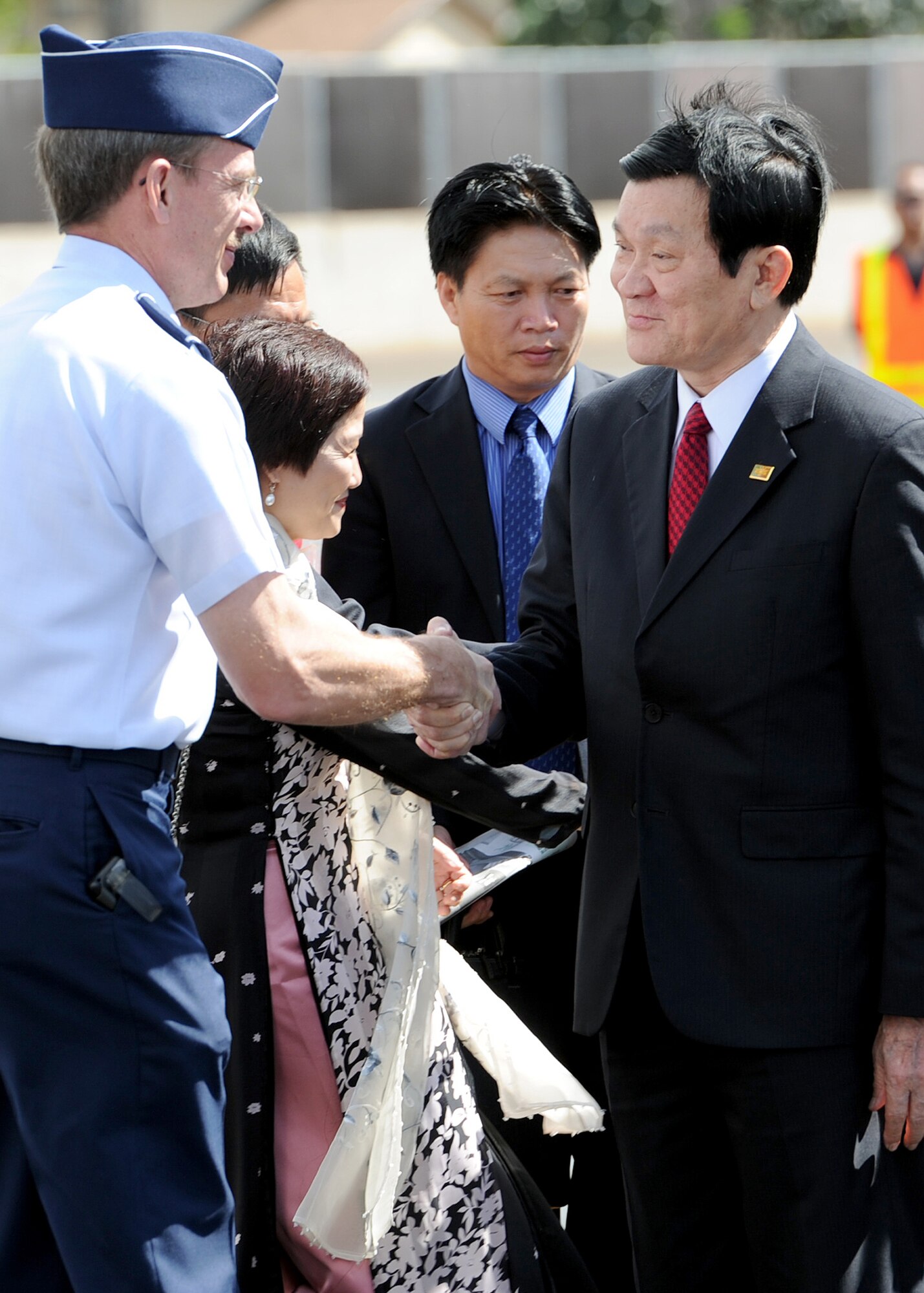 JOINT BASE PEARL HARBOR-HICKAM, Hawaii--Maj. Gen. Jon R. Shasteen, mobilization assistant to the Commander, Pacific Air Forces, greets Vietnam President, Truong Tan Sang during his arrival to Joint Base Pearl Harbor-Hickam, for the Asia-Pacific Economic Cooperation summit, Nov. 10. APEC is the premier economic forum in the Asia-Pacific region.  Established in 1989 and comprising 21 member economies from around the Pacific Rim, including the U.S., APEC fosters growth and prosperity by facilitating economic cooperation and expanding trade and investment throughout the region. (U.S. Air Force photo/Tech. Sgt. Jerome S. Tayborn/released)  