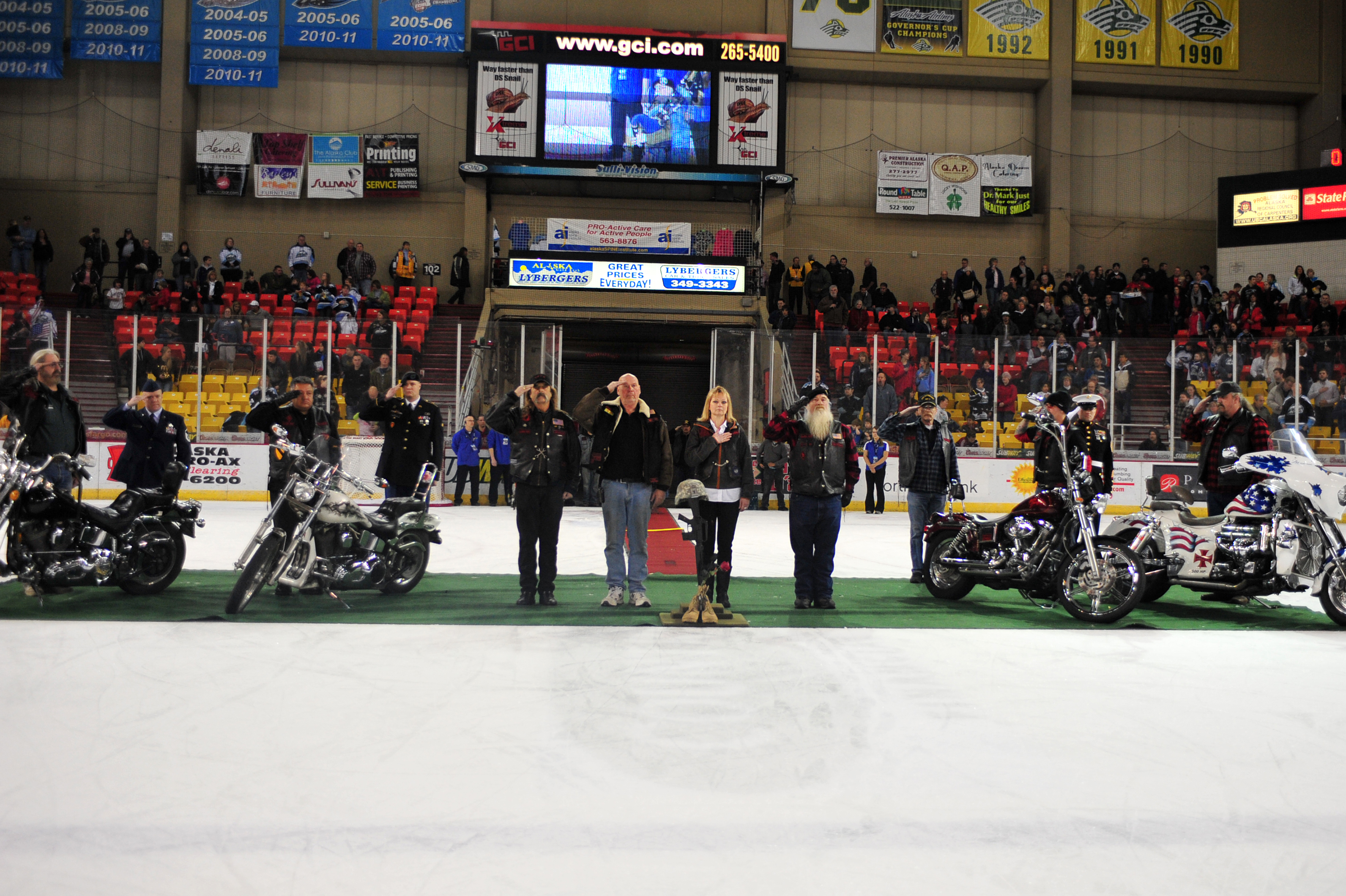 Alaska Aces show their military appreciation > Joint Base  Elmendorf-Richardson > Articles