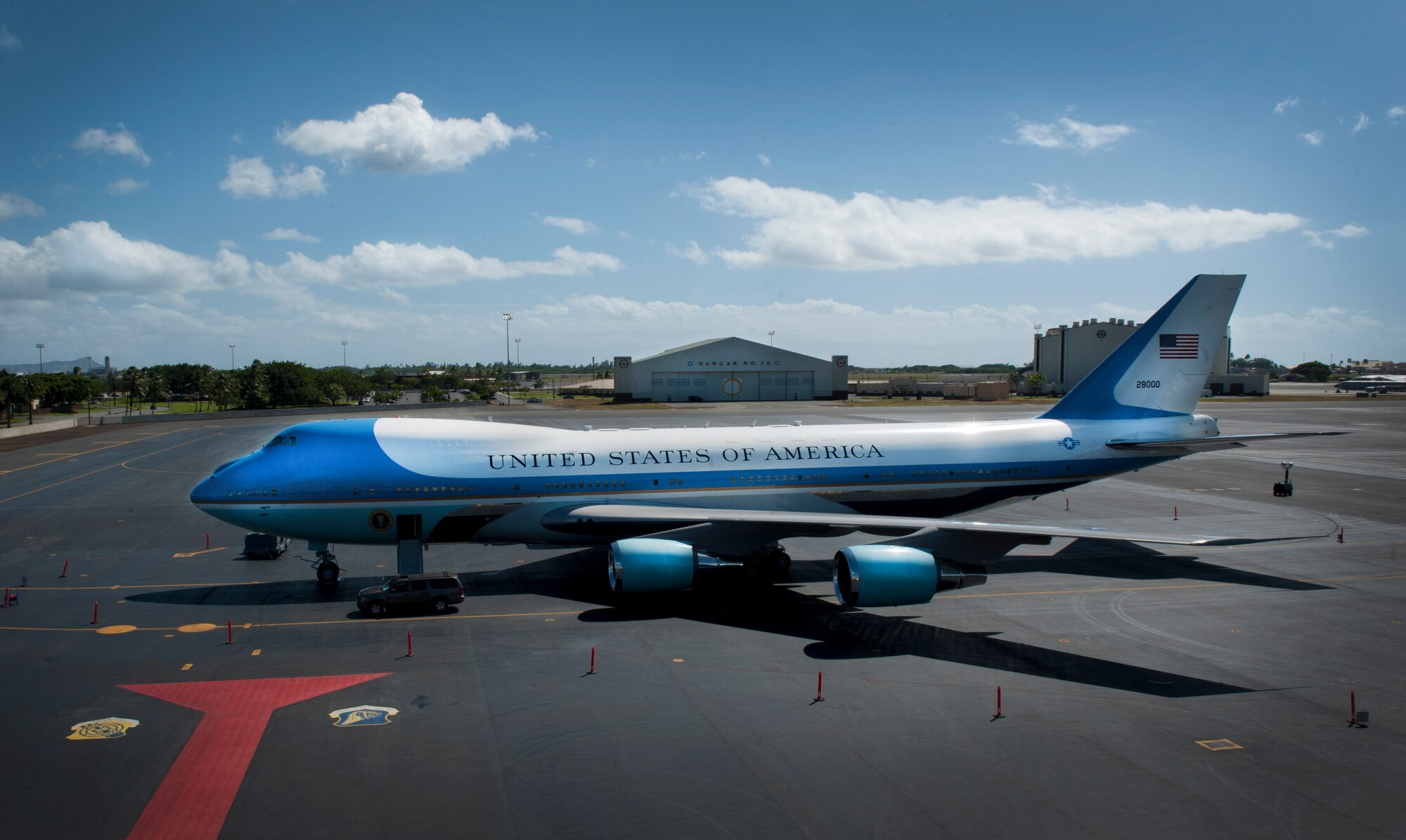 Air Force One sits, guarded by Secret Service, on the 15th Wing flightline, Joint Base Pearl Harobr-Hickam, during the Asia Pacific Economic Corporation conference Nov. 12. APEC is the premier economic forum in the Asia-Pacific region. Established in 1989 and comprising 21 member economies from around the Pacific Rim, including the U.S., APEC fosters growth and prosperity by facilitating economic cooperation and expanding trade and investment throughout the region. (U.S. Air Force photo/Senior Airman Lauren Main)
