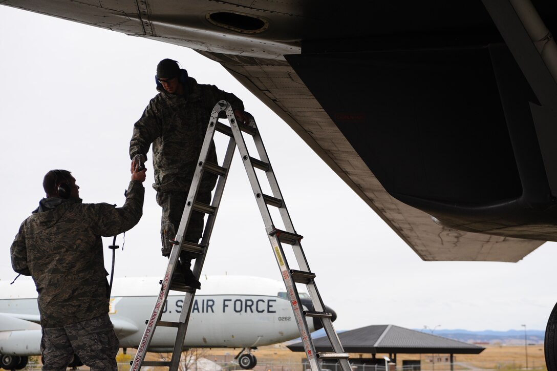 Staff Sgt. Bryan Auxier, 28th Maintenance Squadron aircraft repair and reclamation craftsman, supervises Airman 1st Class Michael Souza, 28th MXS aircraft recovery journeyman, as he prepares to manually sweep the wings back on a B-1 Lancer at the South Dakota Air and Space Museum in Box Elder, S.D, Nov. 1, 2011. The 28th MXS changed the flight configuration of the B-1 to present an aggressive look. (U.S. Air Force photo by Airman 1st Class Zachary Hada/Released)