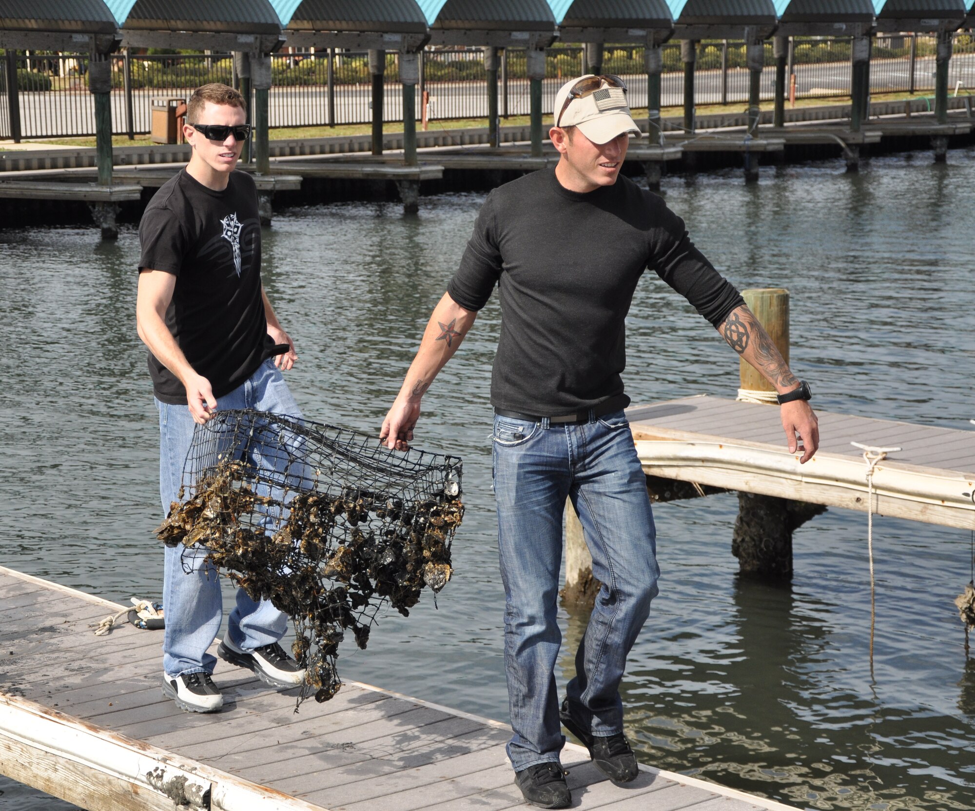 Students from Air Force Special Operations Command Special Tactics Training Squadron, Hurlburt Field, Fla., participate in a cleanup of the Hurlburt Marina Nov. 12, 2011. Volunteers cleared the waterways of 3,700 pounds of debris.(U.S. Air Force photo/Rachel Arroyo) RELEASED