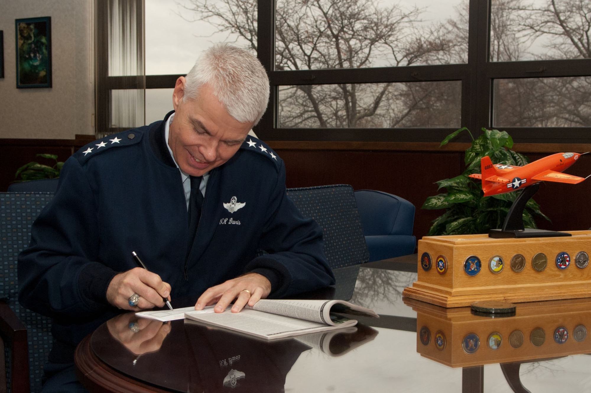 HANSCOM AIR FORCE BASE, Mass. – Lt. Gen. CR Davis, Electronic Systems Center commander, signs his Combined Federal Campaign pledge card Nov. 16. Hanscom’s CFC wraps up Nov. 23. (U.S. Air Force photo)