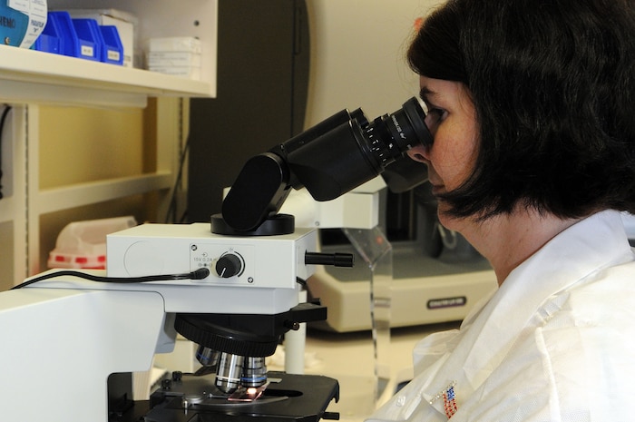 Medical lab technician Lea Shoup views a blood smear through a microscope, counting the number of white blood cells at the hematology lab at Naval Health Clinic Charleston. (U.S. Navy photo/Petty Officer 1st Class Jennifer Hudson)