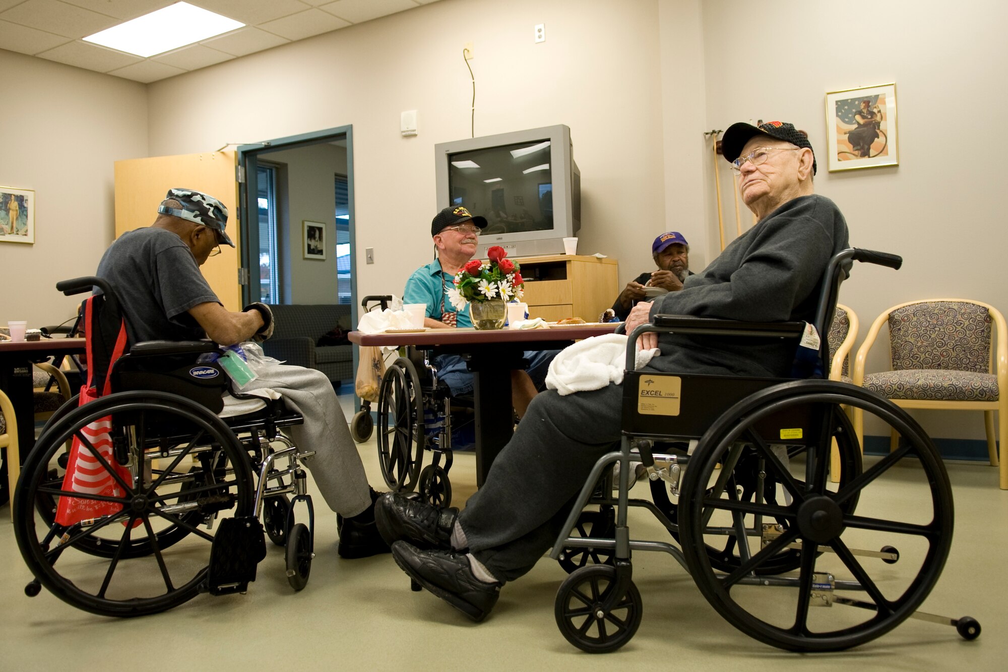 Veterans finish eating their pizza at the Northwest Louisiana War Veterans home in Bossier City, La., Nov. 15. More than 20 veterans showed up to eat pizza and show appreciation to the Airmen who came to help out. (U.S. Air Force photo/Airman 1st Class Benjamin Gonsier)(RELEASED)