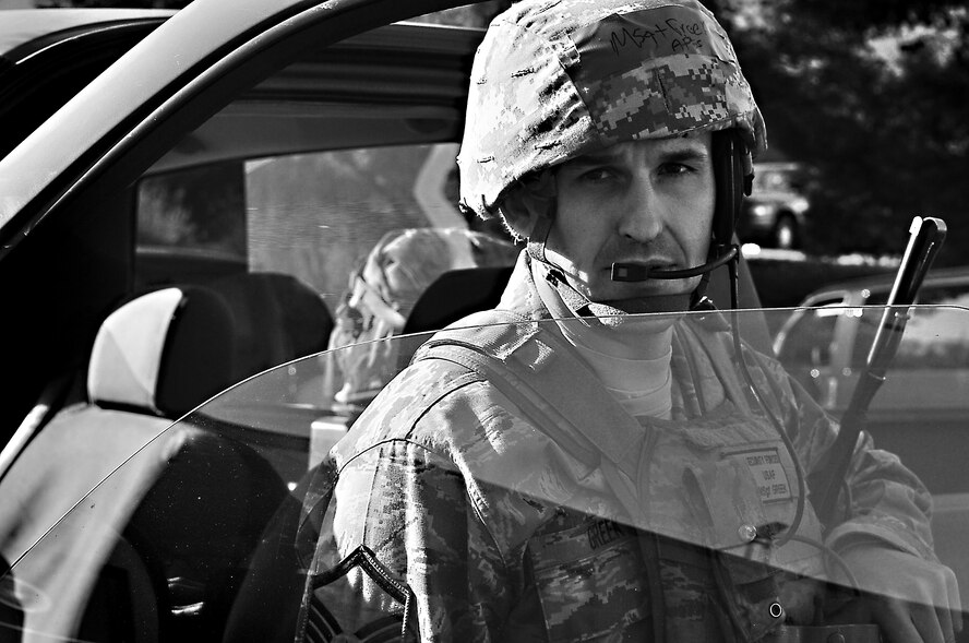 51st Security Forces members respond to an attempted robbery and shootout at Bldg 935, the finance office during Beverly Bulldog 11-03, a peninsula-wide operational readiness exercise, here, Nov. 14. South Korea defenders are participating in a peninsula-wide operational readiness exercise (ORE), Beverly Bulldog 11-03. Master Sgt. Christopher Greek radios in the current scene condition to possible back-up forces. (U.S. Air Force photo/Staff Sgt. Daylena Gonzalez)