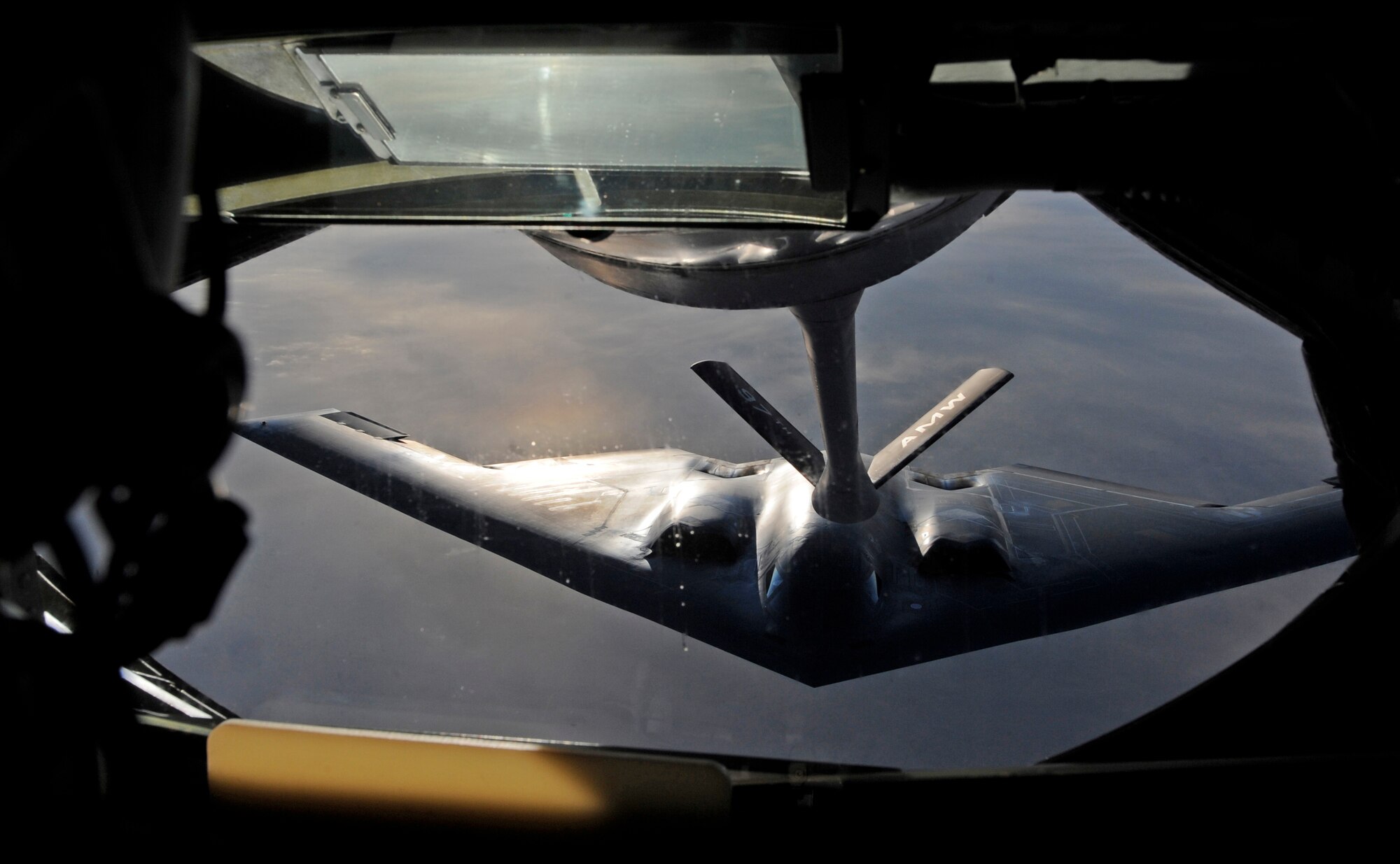 WHITEMAN AIR FORCE BASE, Mo. -- A KC-135 Stratotanker from 509th Weapons Squadron, USAF Weapons School at Fairchild Air Force Base, Wa., refuels a B-2 Spirit during the SMOKEX Exercise over Kansas, Nov.16. The KC-135 transfers fuel at about 16 gallons per second. (U.S. Air Force photo/Staff Sgt. Alexandra M. Boutte) (RELEASED)