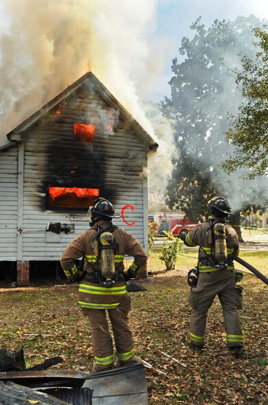 Cory Williams, Valdosta Fire Department firefighter, prepares to extinguish a simulated house fire during live-fire training in Valdosta, Ga., Nov. 15, 2011. Williams has been a part of the VFD for three years. This was his third time participating in live-fire training. (U.S. Air Force photo by Airman 1st Class Olivia Dominique/Released)