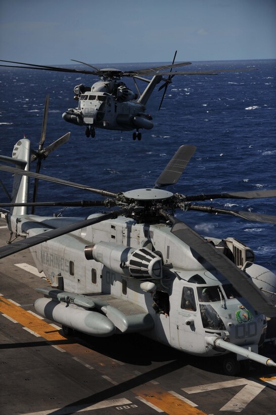 CH-53E Super Stallions from the Hawaii-based Marine Medium Helicopter Squadron 463 land aboard USS Makin Island here Nov. 23.