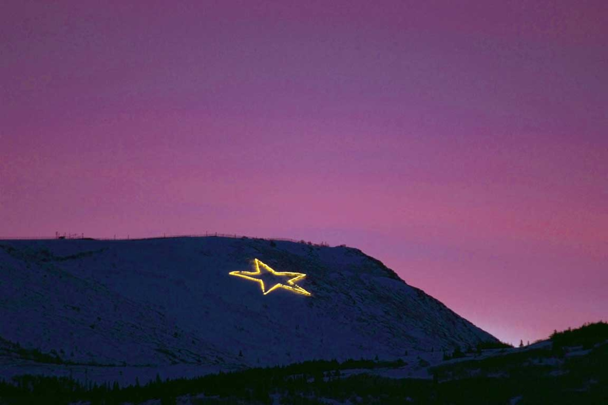 Site Summit star to light up Anchorage nights once again > Joint Base ...