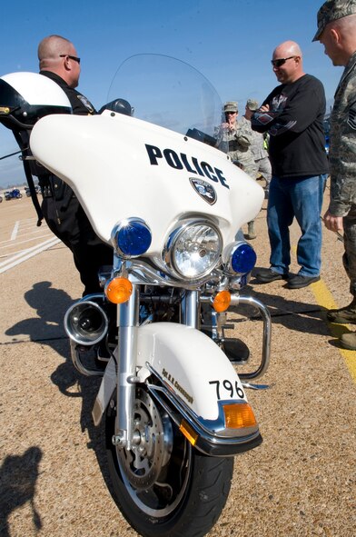 A Bossier City police officer speaks with Master Sgt. Ernest Pope, Air Force Global Strike Command, on Barksdale Air Force Base, La., Nov. 23. Members of the Bossier City Police and Sheriff's department helped coordinate the routes and led the approximately 50-mile fun ride around base and through Bossier City. (U.S. Air Force photo/Airman 1st Class Benjamin Gonsier)(RELEASED)