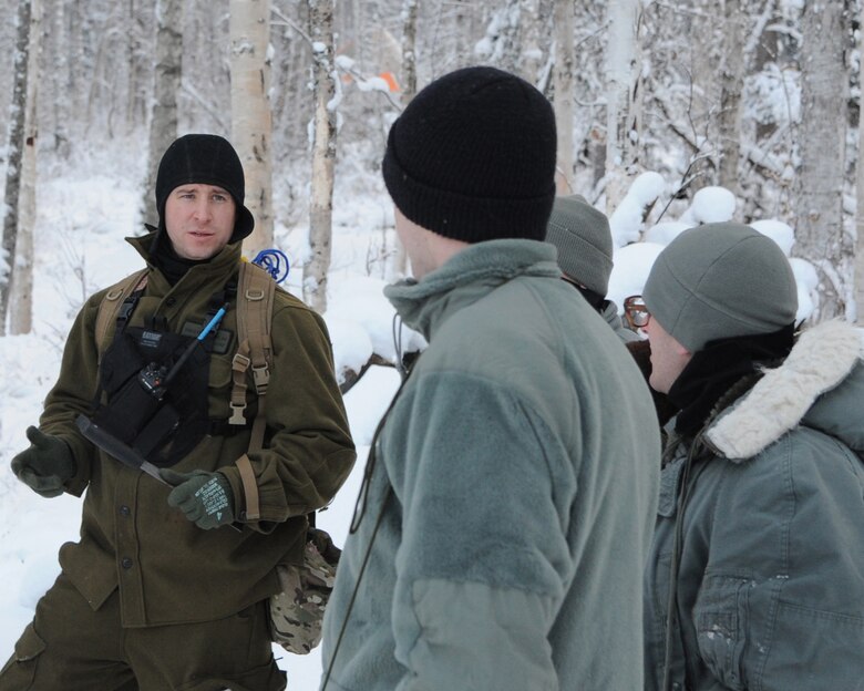 Cool School Teaches Arctic Survival U S Air Force Article