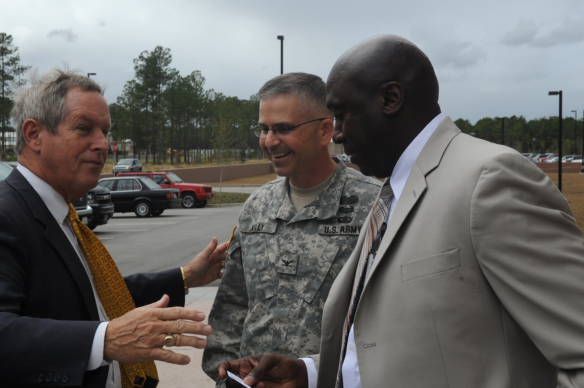 Congressional member Joe Wilson speaks with U.S. Army Col. Tom Kelly, Third Army/United States Army Central Command deputy chief of staff of effects, and Mr. Hodges Anthony, Third Army/United States Army Central Command deputy chief of staff, in front of the Third Army building at Shaw Air Force Base, S.C., Nov 28, 2011. Congressional leaders visited the base to better understand base operations, lifestyle, and the mission of Shaw which all Airmen and civilians make possible. (U.S. Air Force photo by Airman First Class Hunter Brady/Released)


