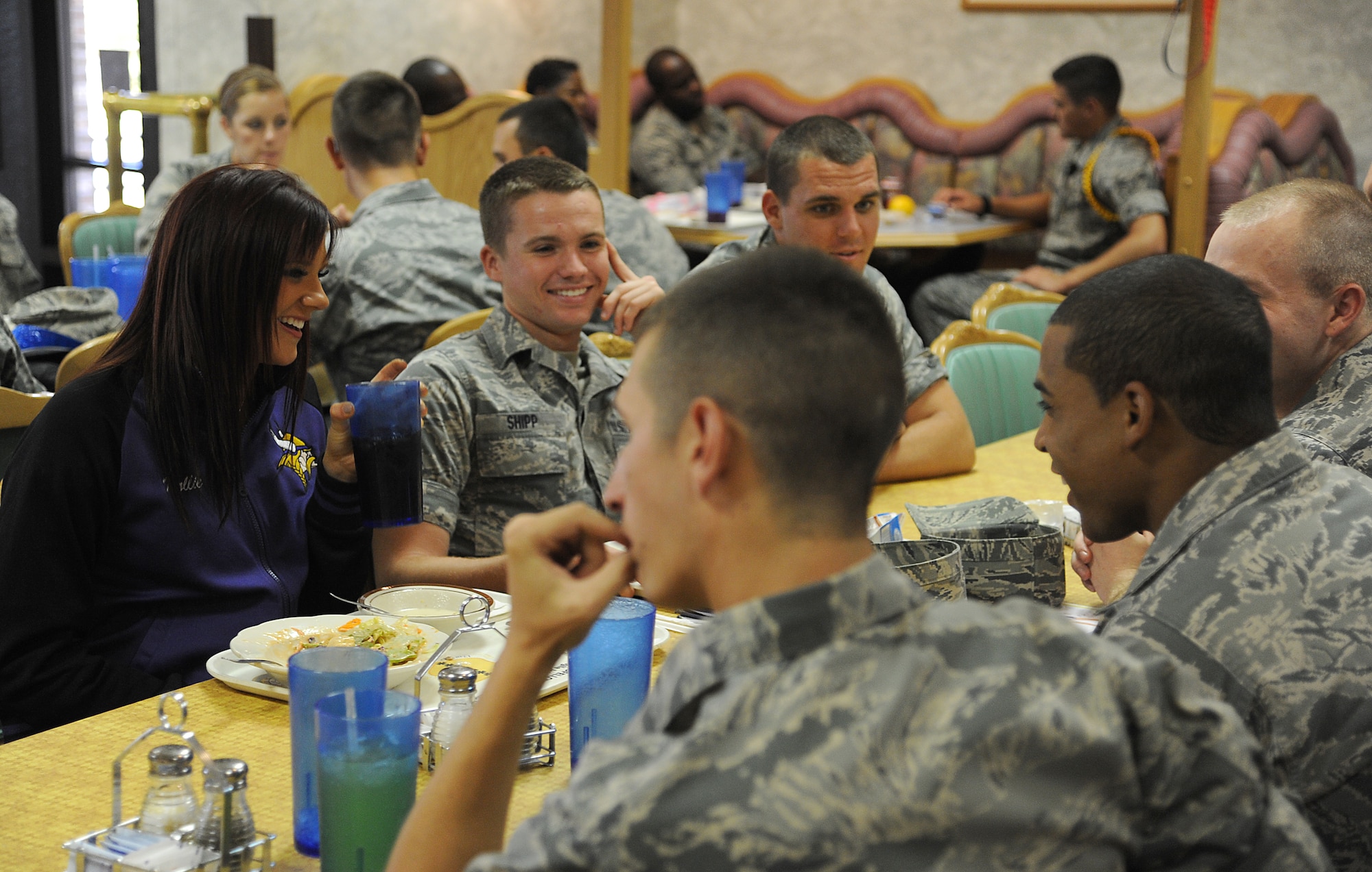 GOODFELLOW AIR FORCE BASE, Texas -- A Minnesota Vikings cheerleader eats lunch with 17th Training Group students at the Western Winds Dining Facility here Sept. 30. The two cheerleaders visited Goodfellow to boost morale. (U.S. Air Force photo/Airman 1st Class Michael Smith)   