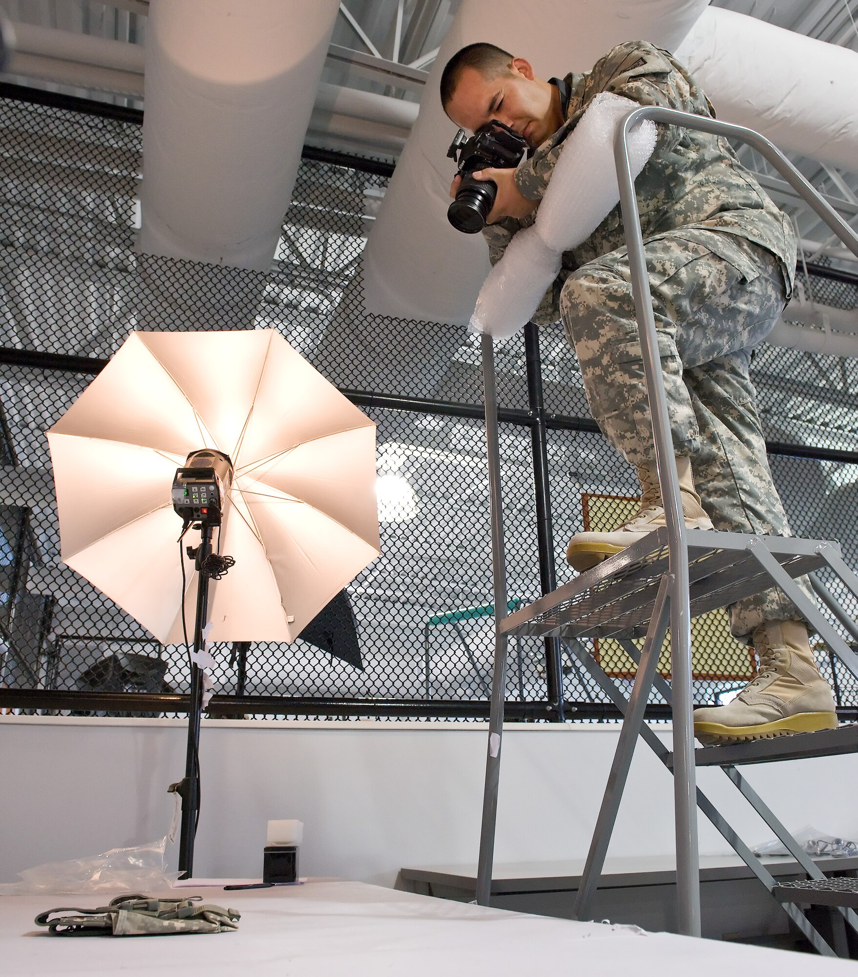 Army Staff Sgt. Edwin Cardona, Soldier of the Week Oct. 20, 2011. (U.S. Air Force photo by Roland Balik)