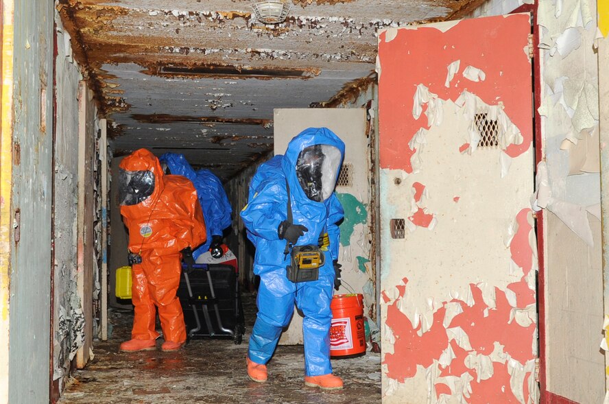 Members of the U.S. Army's 33rd and 34th Civil Support Team search a building Oct. 19 during Exercise Capital Shield in Lorton, Va. This year's exercise in emergency management focused on interagency cooperation. Military personnel joined their civilian counterparts to conduct contingency operation missions aimed at joint readiness and interoperability. (U.S. Air Force photo by Tech. Sgt. Raymond Mills)  