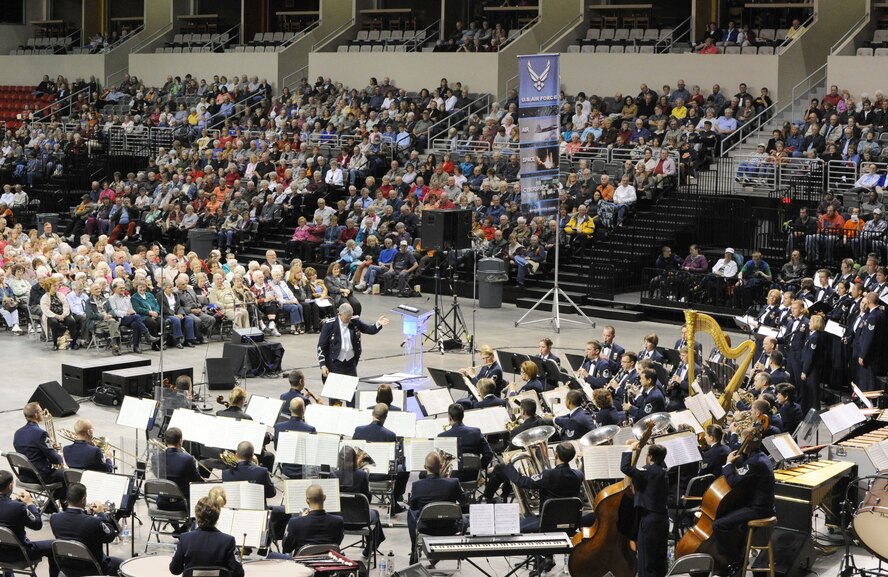 The U.S. Air Force Concert Band and Singing Sergeants perform for a full house Oct. 20 at the Heartland Events Center, Grand Island, Neb. Local veterans and community members came to the show to enjoy a night of free entertainment and music from the U.S. Air Force Band and Honor Guard. (U.S. Air Force photo by Airman 1st Class Tabitha N. Haynes) 


