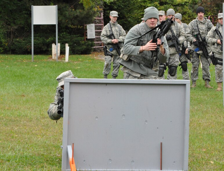 WRIGHT-PATTERSON AIR FORCE BASE, Ohio - Members of the 445th Security Forces Squadron conduct weapons maneuver exercises during a squadron exercise Oct. 1, 2011 at Wright-Patterson Air Force Base, Ohio. (U.S. Air Force Photo/Tech. Sgt. Jeremy Caskey)