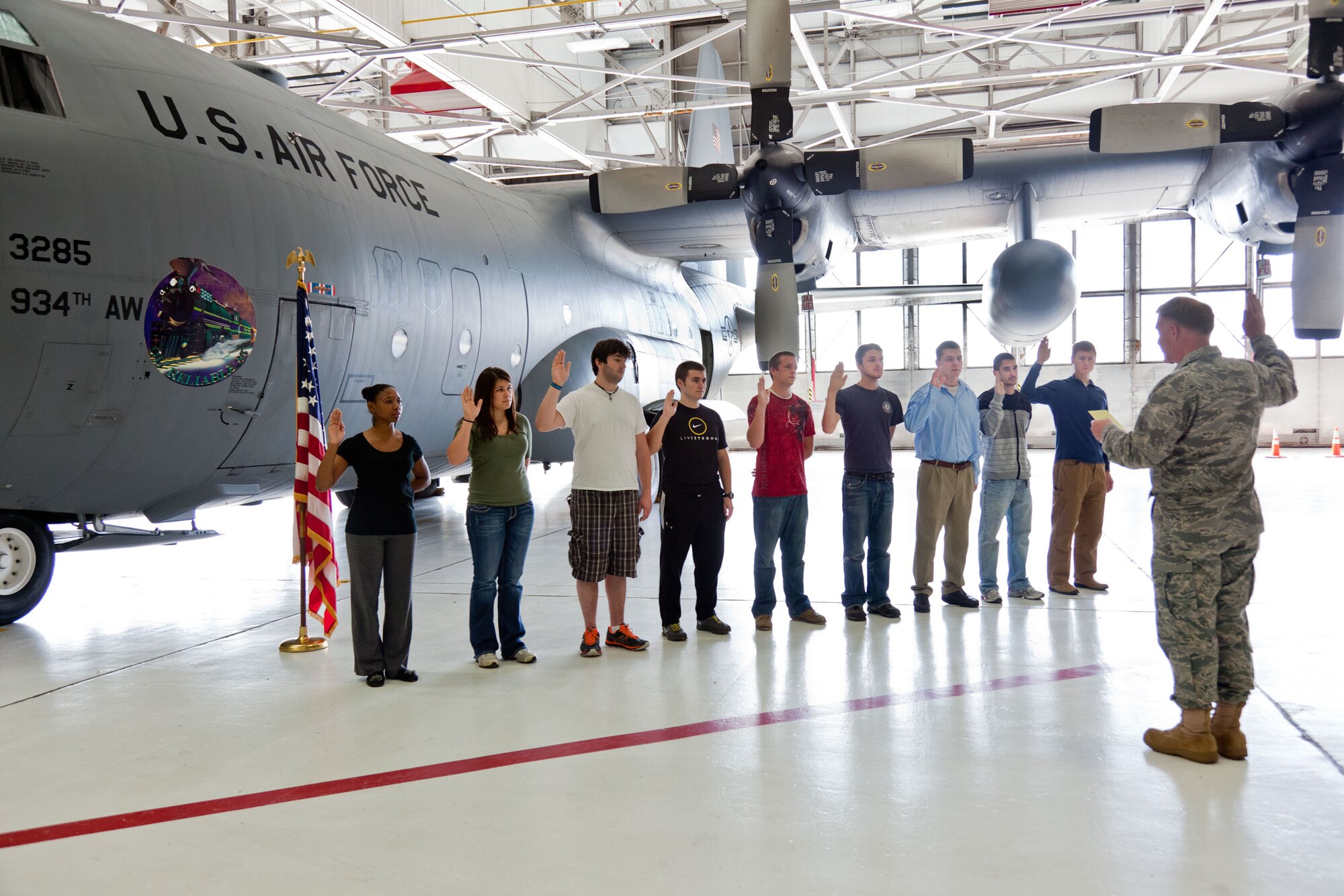 Col. Ronald Wilt, 934th Operations Group commander, administers the oath of enlistment to new recruits Oct. 21 at the 934th Airlift Wing. (Air Force Photo/Shannon McCay)
