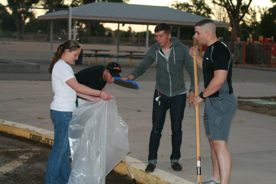 Above, from left, Airman 1st Class Tanya Hunt, Airman 1st Class Jonathan Medelle, Airman 1st Class Anthony Van Meter and Senior Airman Michael Sine clean an area of Sandia Base Elementary School’s parking lot.

Photo by Master Sgt. Bruce L. Mimms
