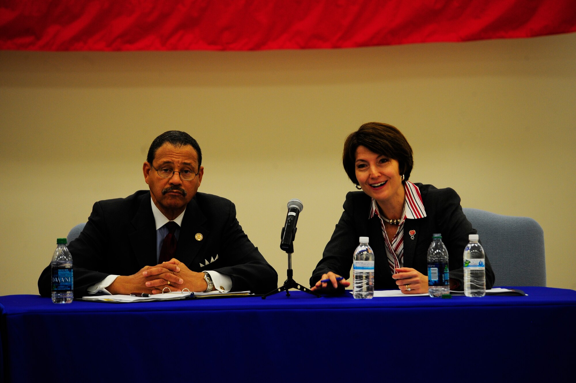 Washington Rep. Cathy McMorris Rodgers, right, and Georgia Rep. Sanford D. Bishop Jr., were two of the panel members during the first-ever Congressional Military Family Caucus event held outside the nation’s capital at Fairchild Air Force Base, Wash. Both co-chair the caucus. (U.S. Air Force photo/Airman 1st Class Taylor Curry)