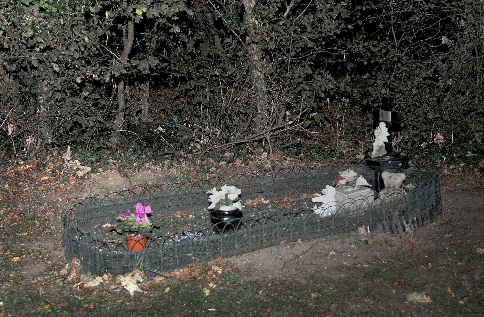 KENNETT, England – An unmarked grave lies near a crossroads on B1506, near Kennett and a few miles from Newmarket, Suffolk. Rumors are that a traveler boy was buried there, and that he was falsely accused of sheep stealing, and took his own life, rather than going to jail. Flowers and other items of respect are left here by a number of people; some for luck, some to avoid suffering an accident in the area. (U.S. Air Force photo/Senior Airman Rachel Waller) 