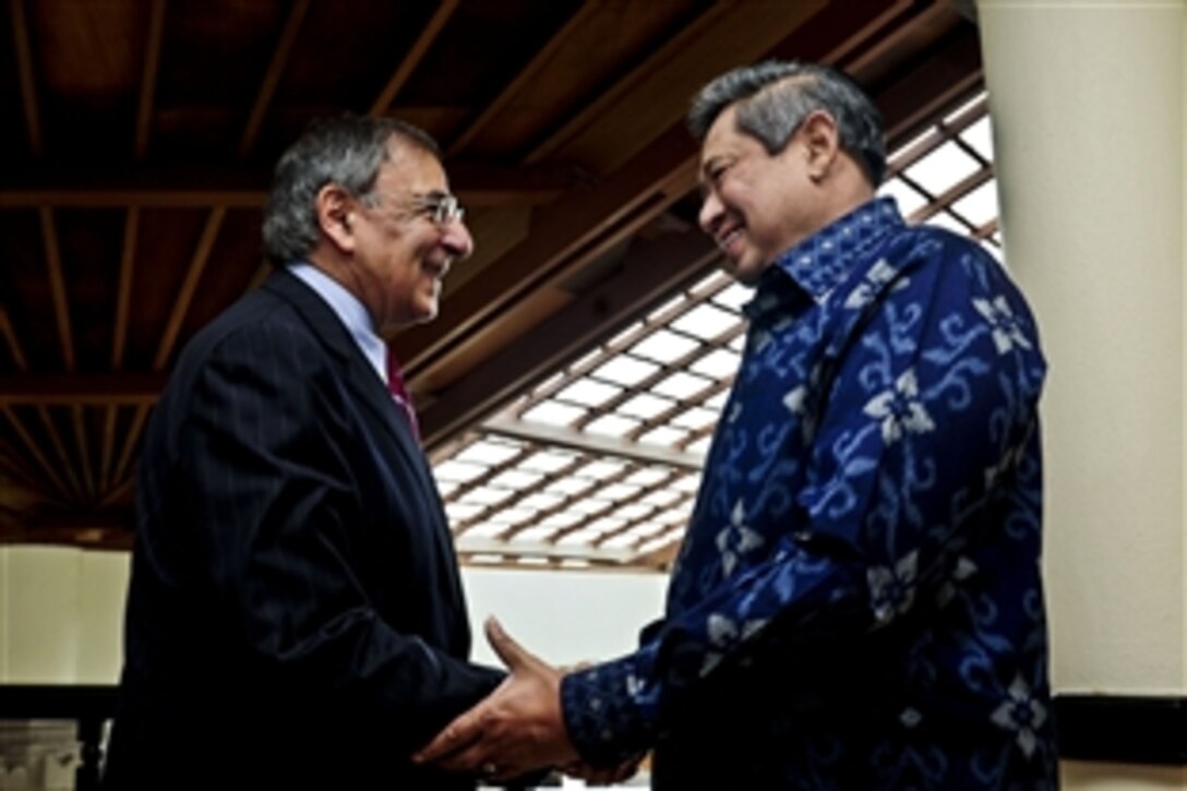 U.S. Defense Secretary Leon E. Panetta meets with Indonesian President Susilo Bambang Yudhoyono in Bali, Indonesia, Oct. 24, 2011. 