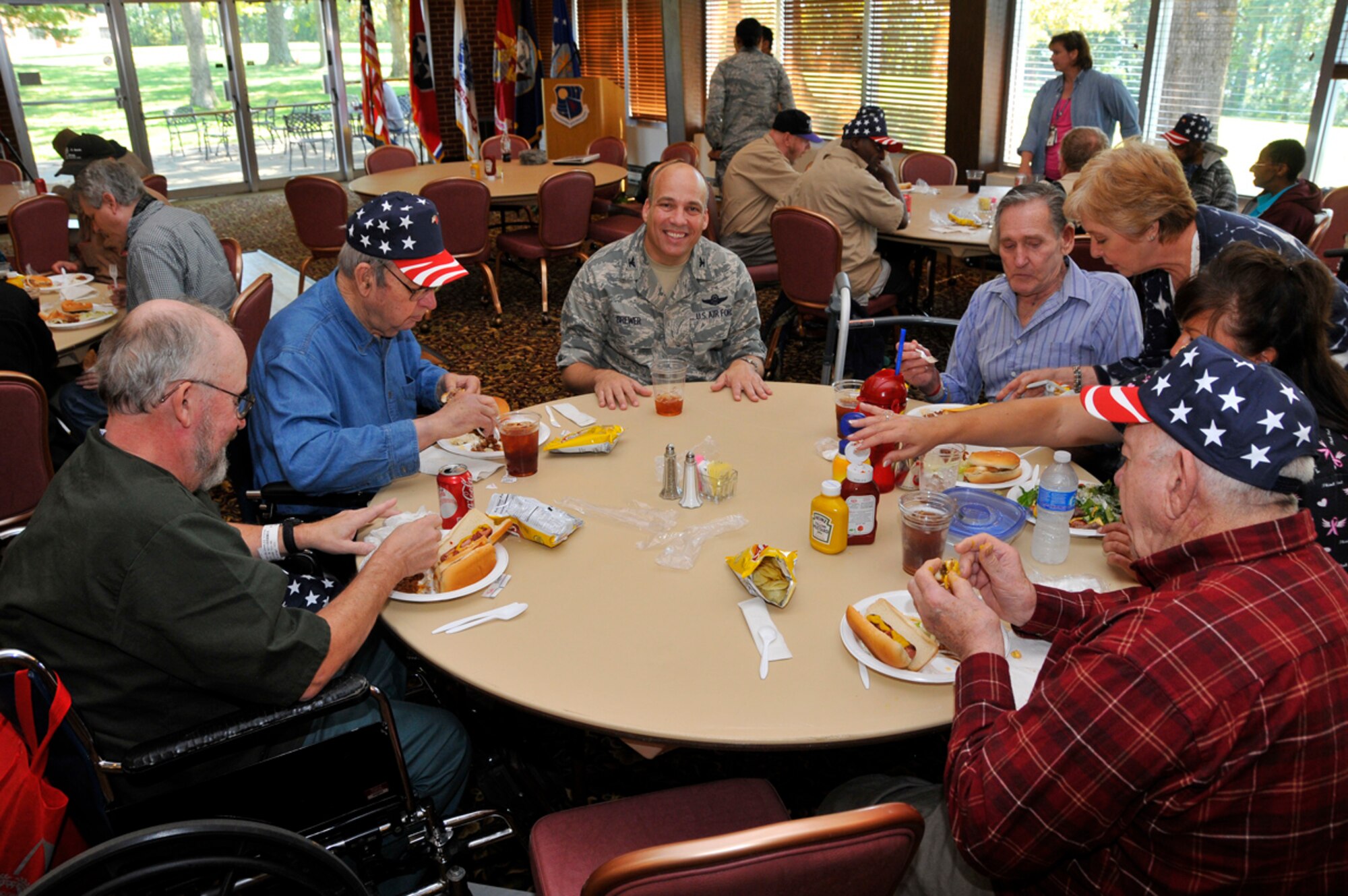 AEDC Commander Col. Michael Brewer sits with veterans at the ALC Oct. 6 during the annual VA Picnic. (Photo by Rick Goodfriend)