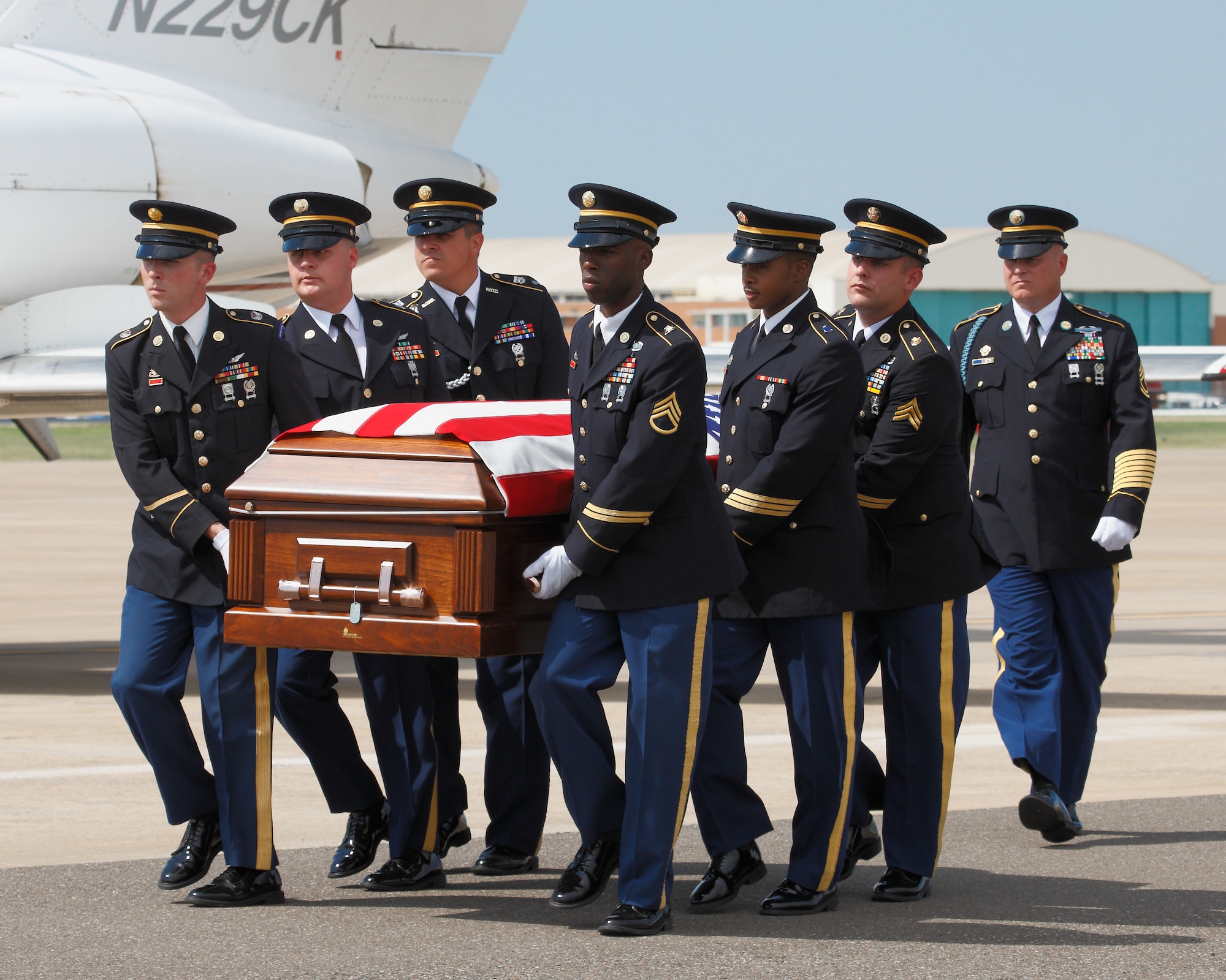 Members of the Army Honor Guard transfers Lt. Damon Leehan to his hearse during a dignified transfer at Will Rogers Air National Guard Base August 23, 2011.
(U.S. Army Photo by Sgt First Class Kendall James/Released)