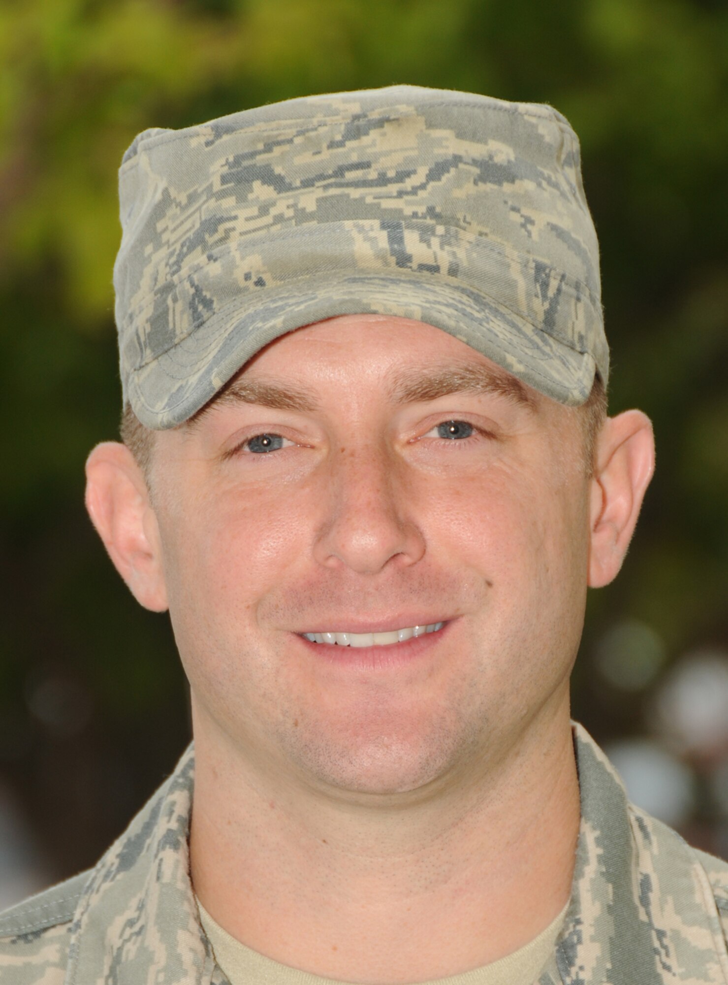 Tech. Sgt. Colin Gallagan graduated Oct. 18, 2011, from the personnel apprentice
course in the 335th Training Squadron, Keesler Air Force Base, Miss., with perfect scores.  Gallagan, from Columbus, Ohio, is a Guard member assigned to Ohio Joint Forces headquarters.  (U.S. Air Force photo by Kemberly Groue)
