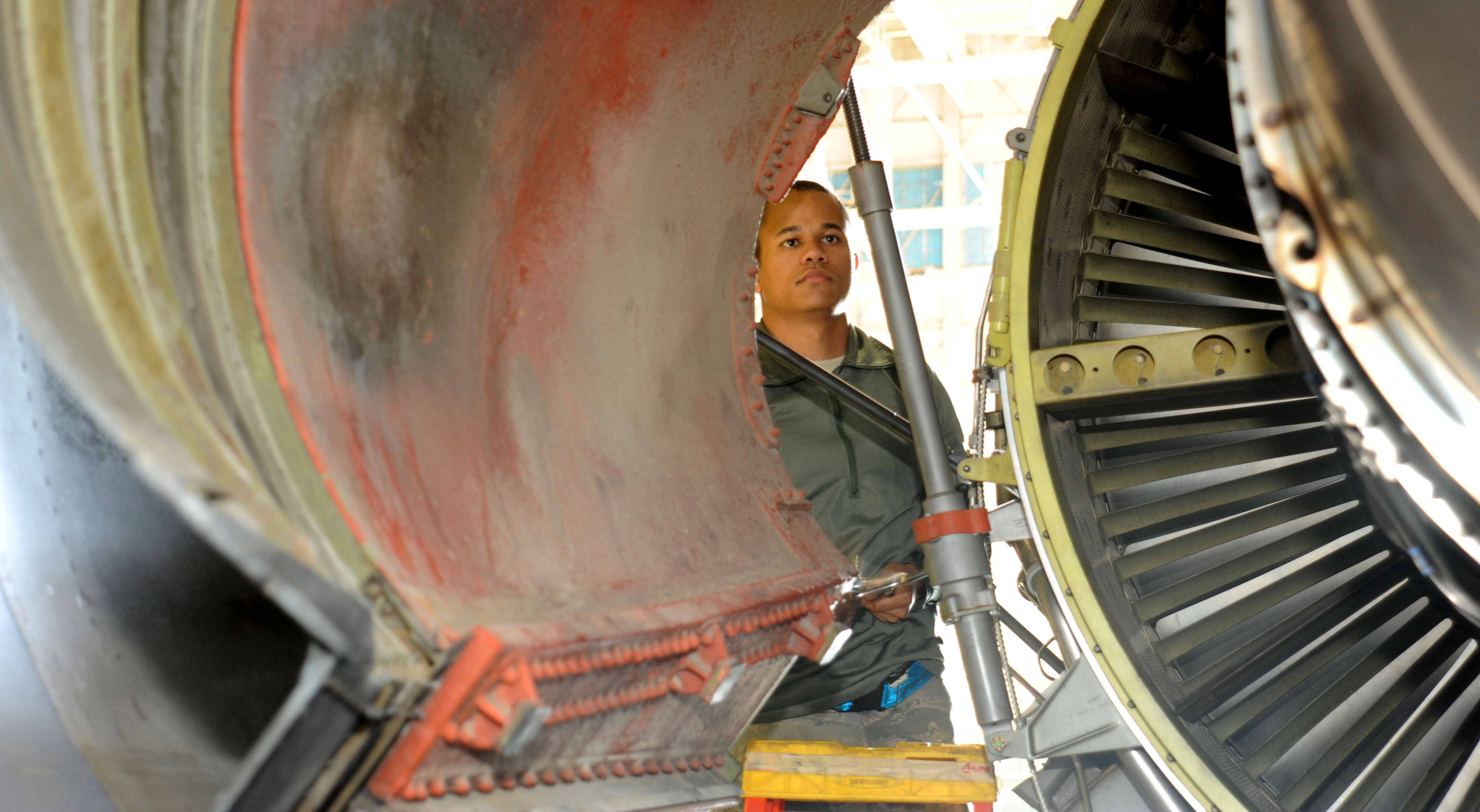 Total Force Integration: 92nd and 141st Air Refueling Wing maintainers ...