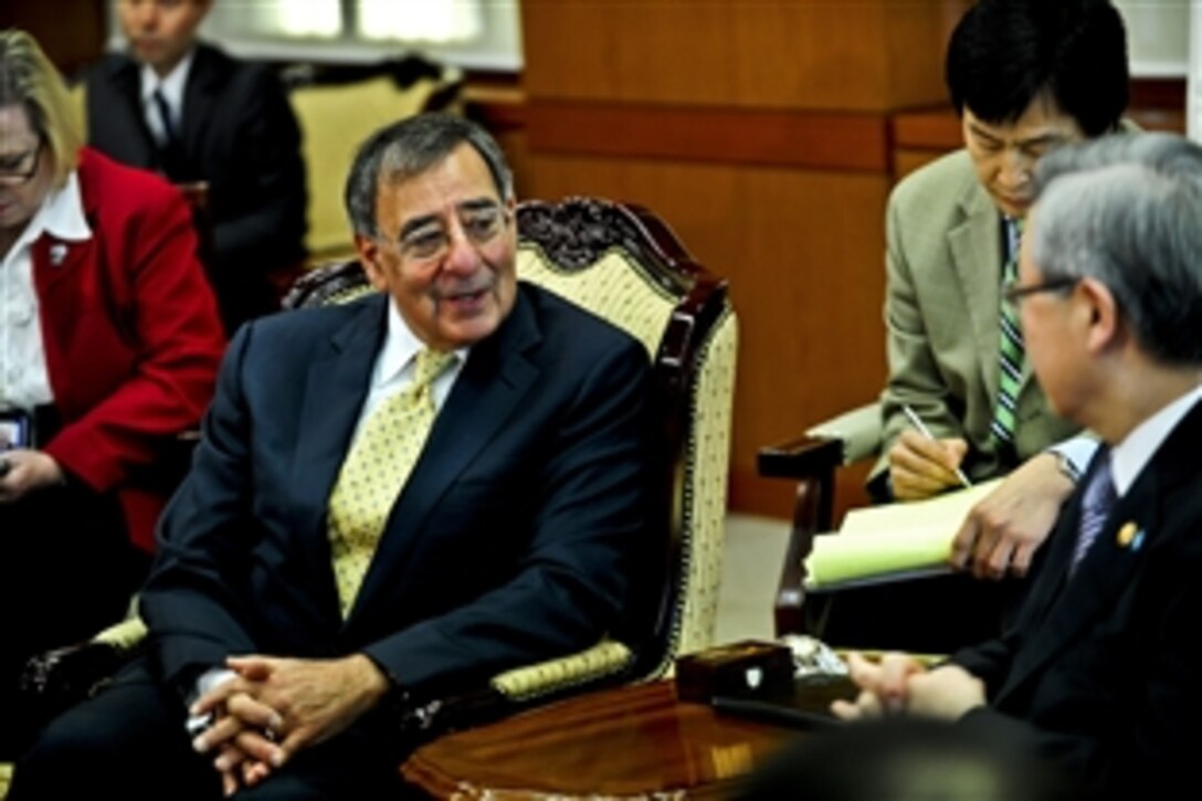 U.S. Defense Secretary Leon E. Panetta meets with South Korean Foreign Affairs Minister Kim Sung-hwan in Seoul, South Korea, Oct. 27, 2011.