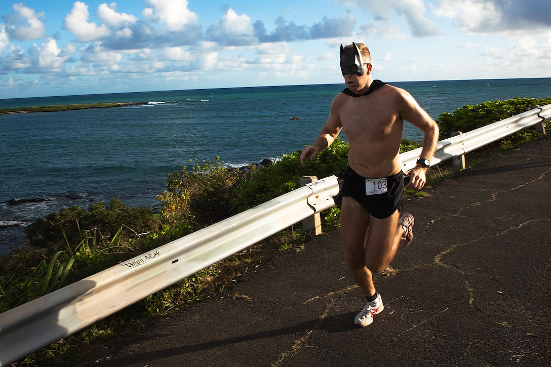 Army Maj. Brian P. Hayes, who works at the Intelligence directorate at Pacific Command, leads the 2nd Annual General “Howlin’ Mad” Smith 5K back to Kailua Beach Park Oct. 29. Hayes, who also won last year’s race, won with a time of 17 minutes, 20 seconds.