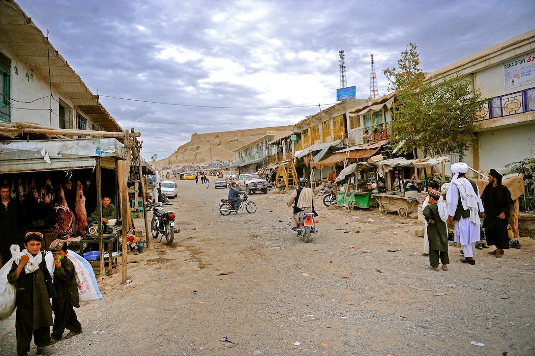 Afghan pack the streets of Qalat City, Afghanistan, Sept. 2, 2011.