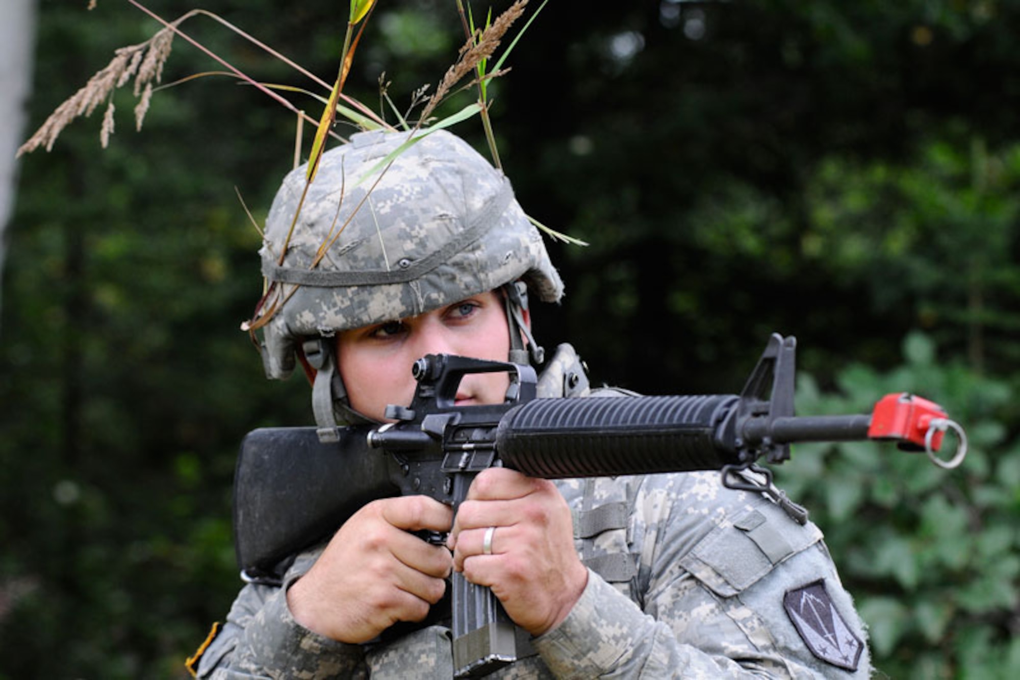 Pvt. Cameron Strickland, 95th Chemical Company “Arctic Dragons,” 17th Combat Sustainment Support Battalion, engages simulated enemy insurgents during Aug. 25 battle drills training at Joint Base Elmendorf-Richardson. The drills included react to contact, break contact and evaluate casualties. (U.S. Air Force photo/Percy G. Jones)
