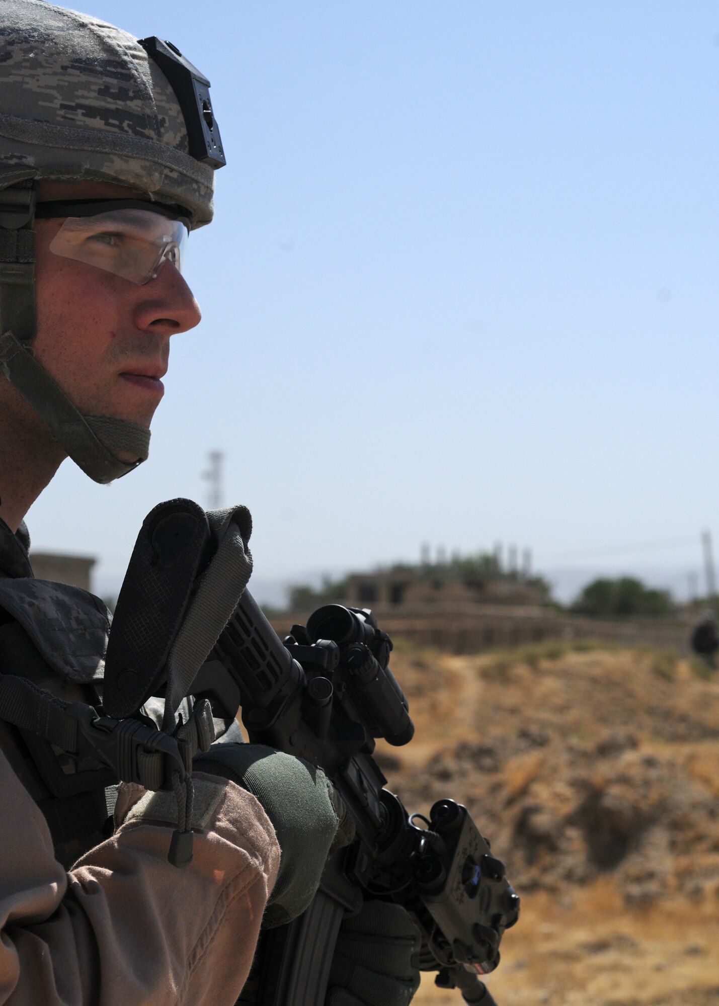 BAGRAM AIRFIELD, Afghanistan – Tech. Sgt. Jason Guillory, 455th Expeditionary Security Forces Squadron Fly Away Security Team leader, provides security for a C-130J Hercules aircraft, Sept. 9. Guillory is stationed at 19th Security Forces Squadron, Little Rock Air Force Base, Ark. (U.S. Air Force photo/Senior Airman Krista Rose)