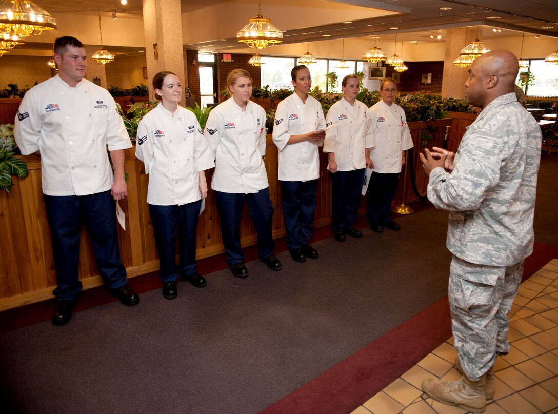 Col. Trent Edwards, 28th Mission Support Group commander, speaks with all the competitors at the conclusion of the Ellsworth Iron Chef competition at the Bandit Inn dining facility, Ellsworth Air Force Base, S.D., Aug. 26, 2011. Edwards commended the young Airmen attitudes, motivation, creativity and camaraderie during the hour-long event. Airmen 1st Class Sarah Ferris and Catherine Tibbetts, 28th Force Support Squadron food services apprentices, were declared the overall winners of the 2011 competition. (U.S. Air Force photo/Tech. Sgt. Jerry Fleshman/Released)