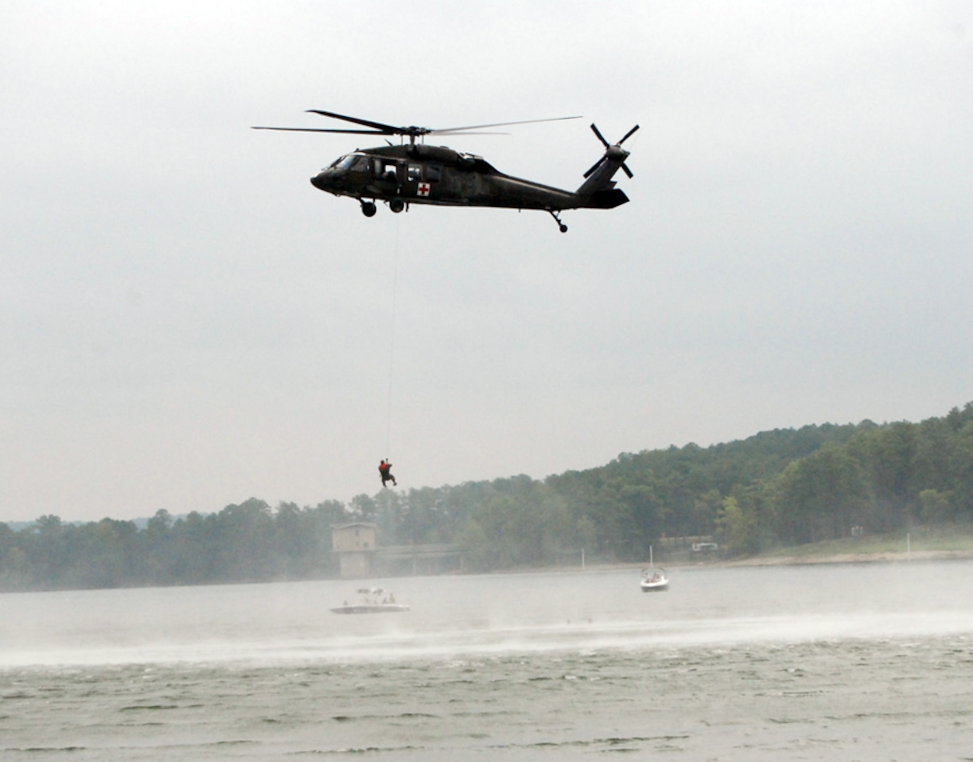 Members from the 169th Charlie Company Army National Guard assigned to
Dobbins ARB, GA provided helicopter support during the water survivor
training exercise at Lake Allatoona in Cartersville, GA. (U.S. Air Force
photo/Master Sgt. Travon Dennis) 
