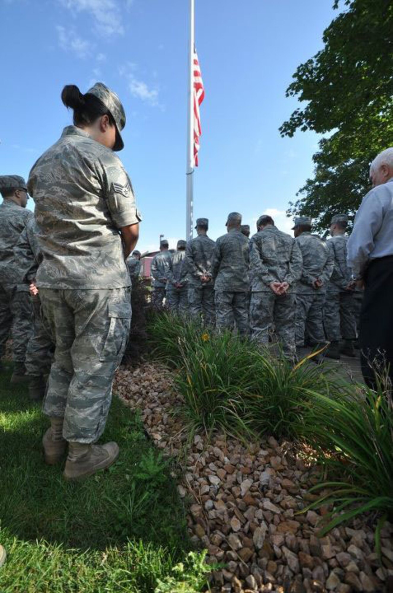 Members of the 934th Airlift Wing, Minneapolis ARS Minnesota, take a moment to reflect on the events of September 11th 2001. A small remembrance ceremony was held outside the headquarters building Sunday morning. Minneapolis ARS MN. (Air Force Photo/TSgt Bob Sommer)