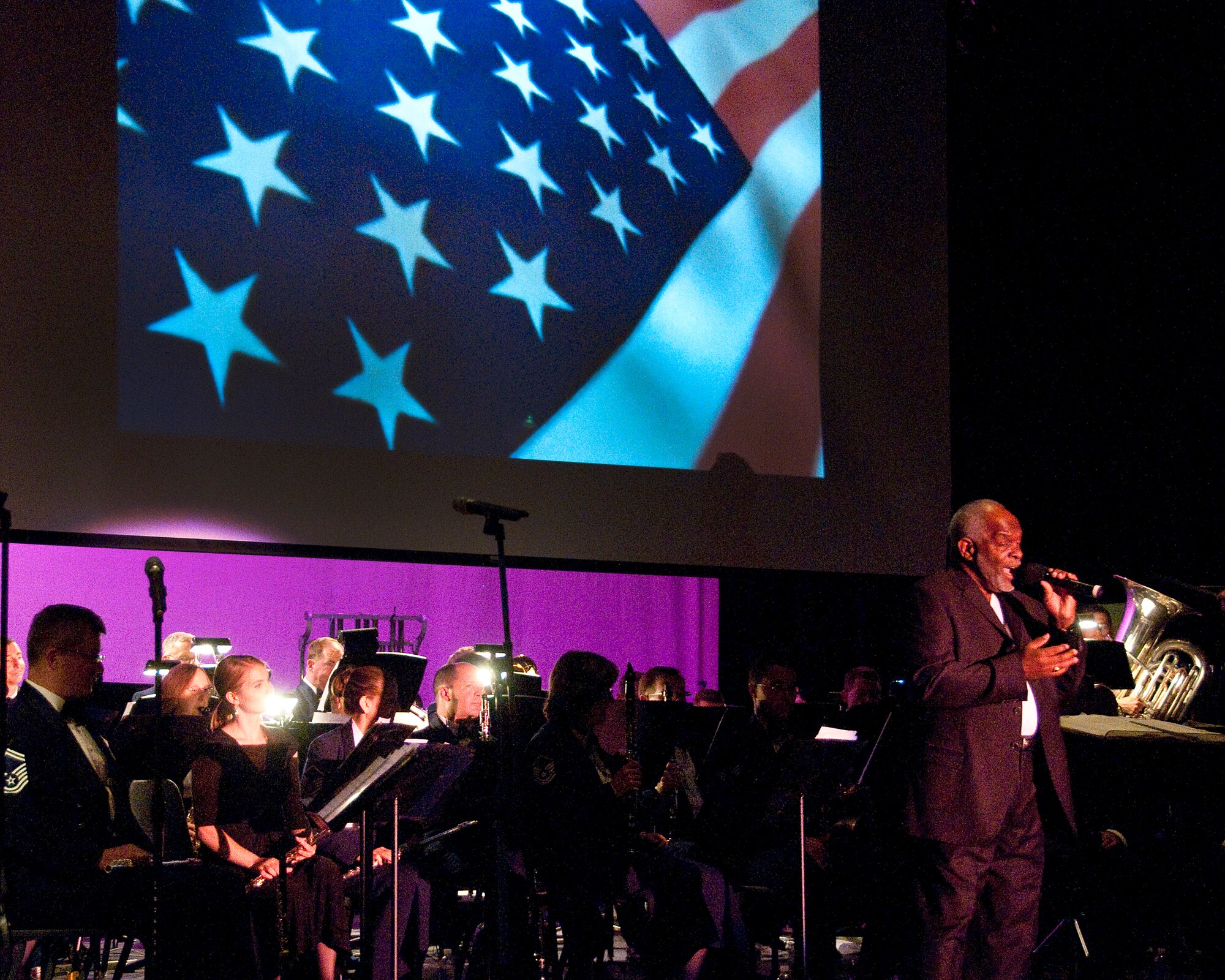 Retired TSgt Frank Graves brings down the house in Oxnard California as he belts out "America the Beautiful" July 10, 2010

Photo by MSgt Dave Buttner