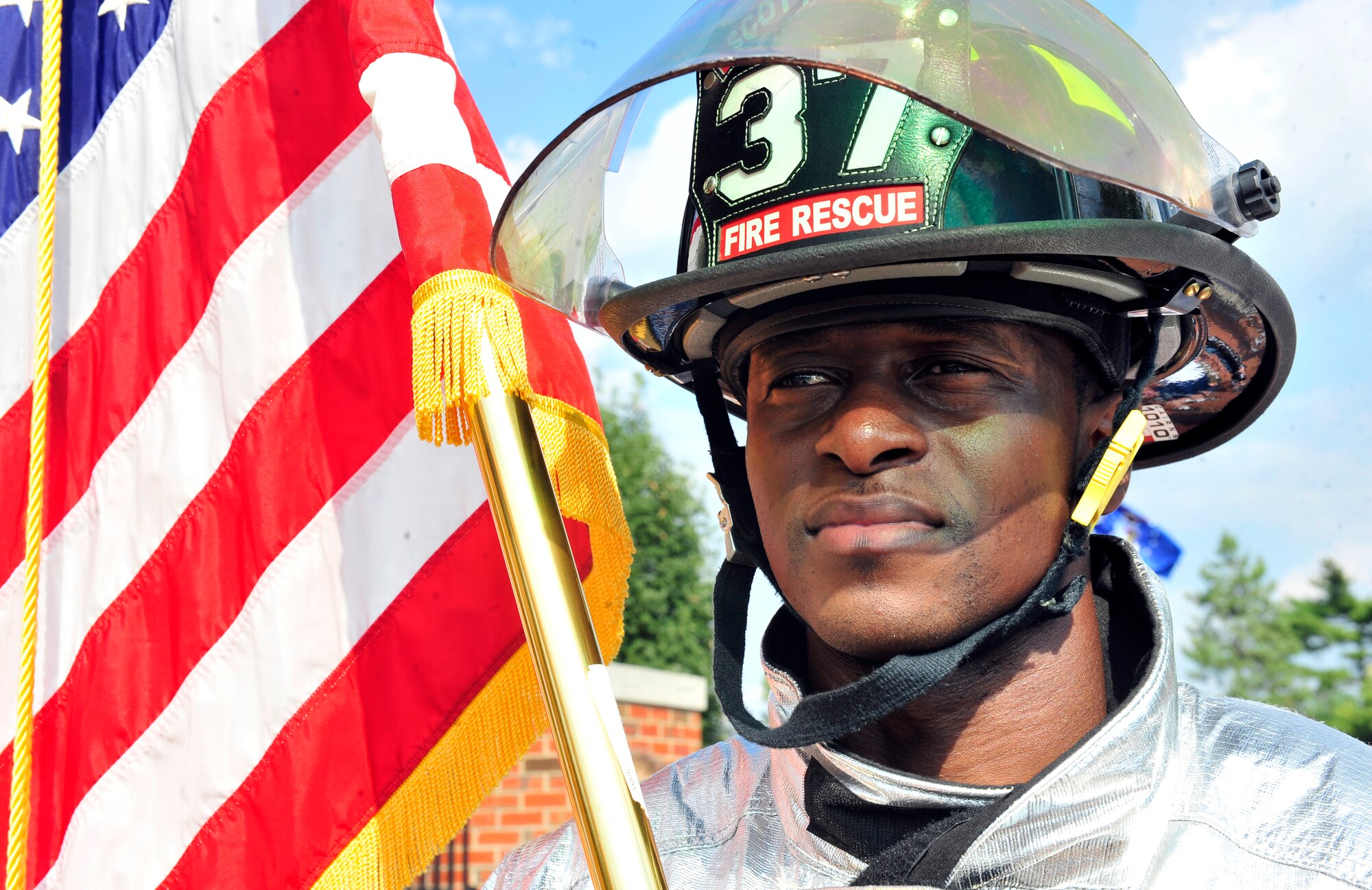 Senior Airman Jamaal Poole, 375th Civil Engineer fire protection, holds the flag during the 2 mile 9/11 observance remembrance run on Scott AFB, Ill. On the 10th anniversary Team Scott members participated in the run where representatives from all five branches of the military took turns carrying the World Trade center steel beam until it was laid to rest atop the Scott AFB 9/11 monument. (U.S. Air Force photo, Staff Sgt. Stephenie Wade) 