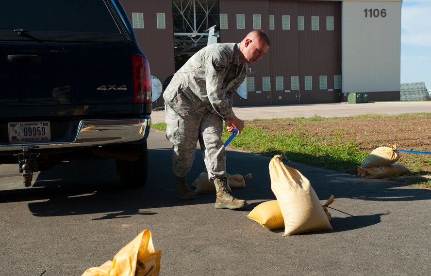 Staff Sgt. Robert Ray, 22nd Air Refueling Wing Legal paralegal, sets up a simulated splinter protection area during the operational readiness exercise Sept. 9, 2011, McConnell Air Force Base, Kan. OREs are designed to test Airman’s ability to survive and operate in hazardous environments.(U.S. Air Force photo by Staff Sgt. Michael Schocker)