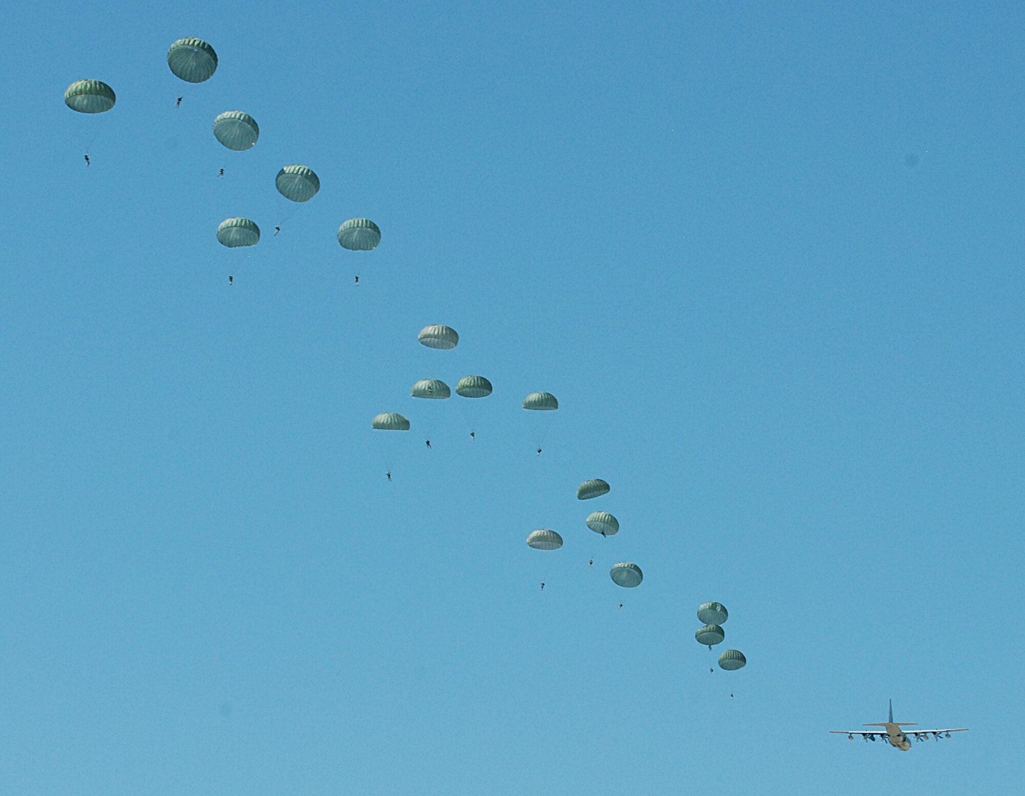 (Air Force photo by Kenji Thuloweit)