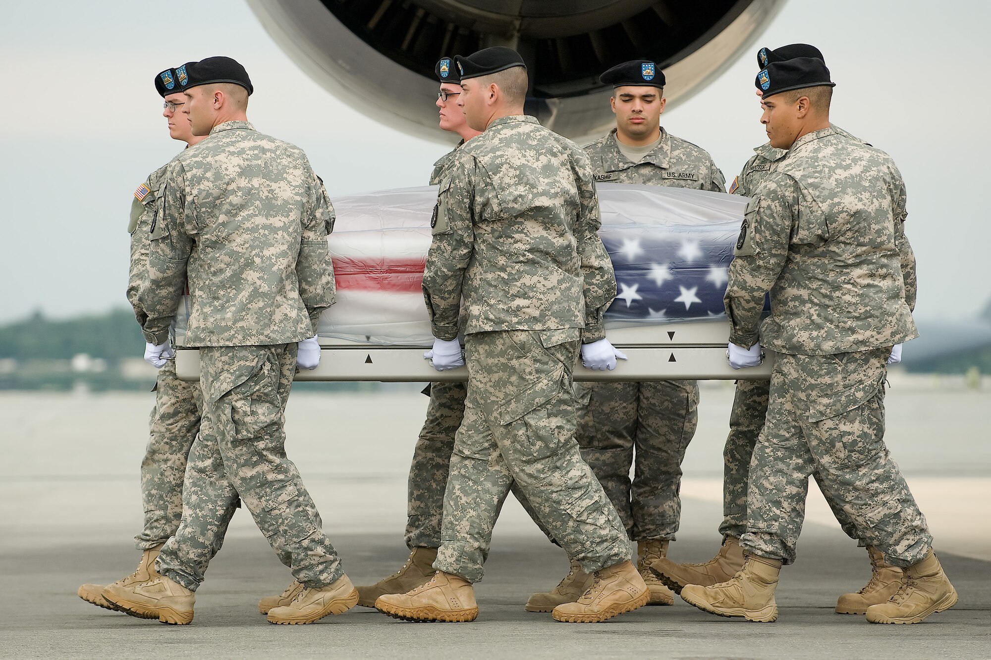 A U.S. Army carry team transfers the remains of Army Sgt. 1st Class Daniel R. Adams, of Portland, Ore., at Dover Air Force Base, Del., Sept. 15, 2011. Adams was assigned to the 1st Battalion, 10th Special Forces Group (Airborne), Stuttgart, Germany.(U.S. Air Force photo/Steve Kotecki)
