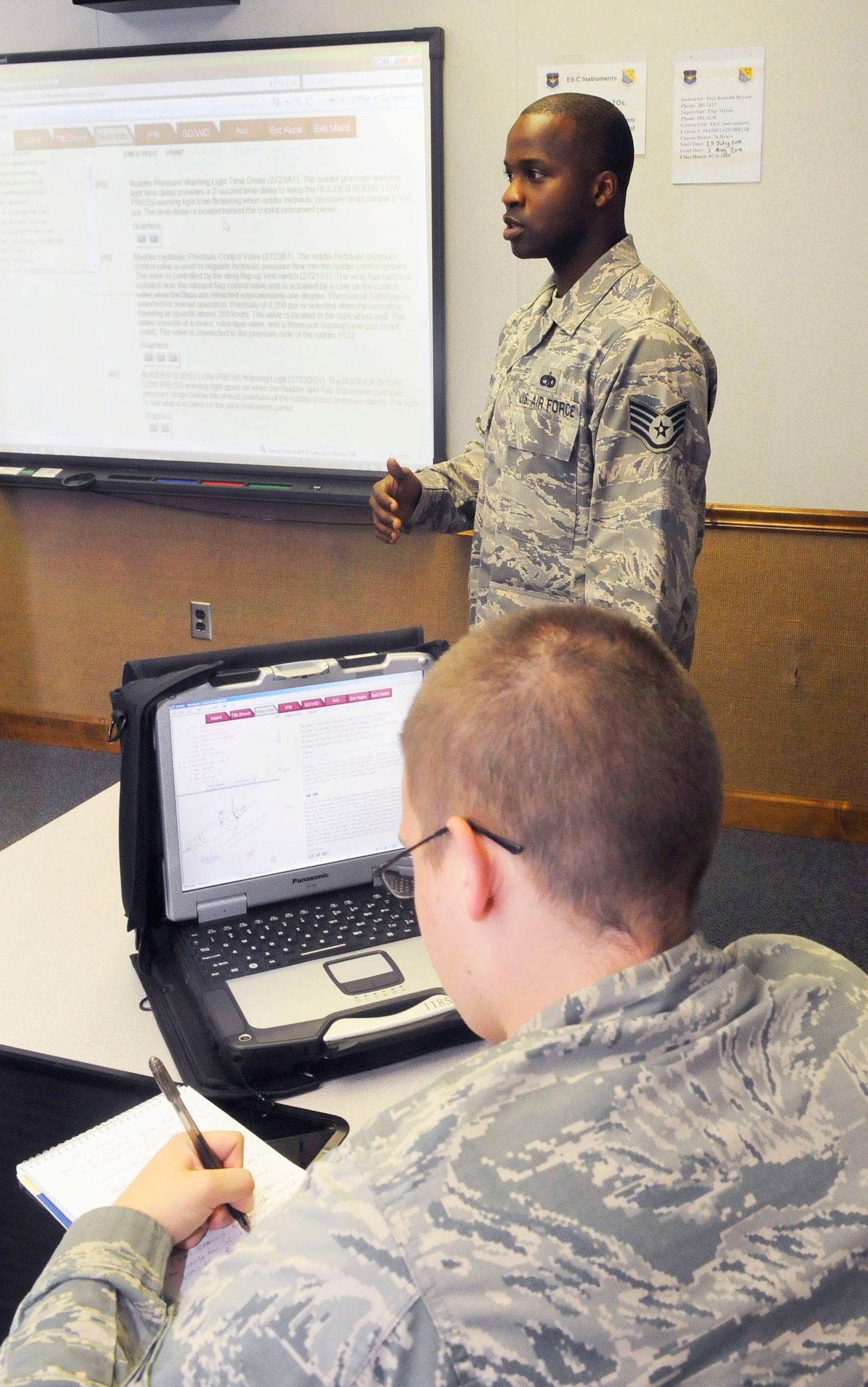 SSgt.  Kenny Bryant teaches a class in JSTARS Instruments and Flights controls. U. S. Air Force photo by Sue Sapp 