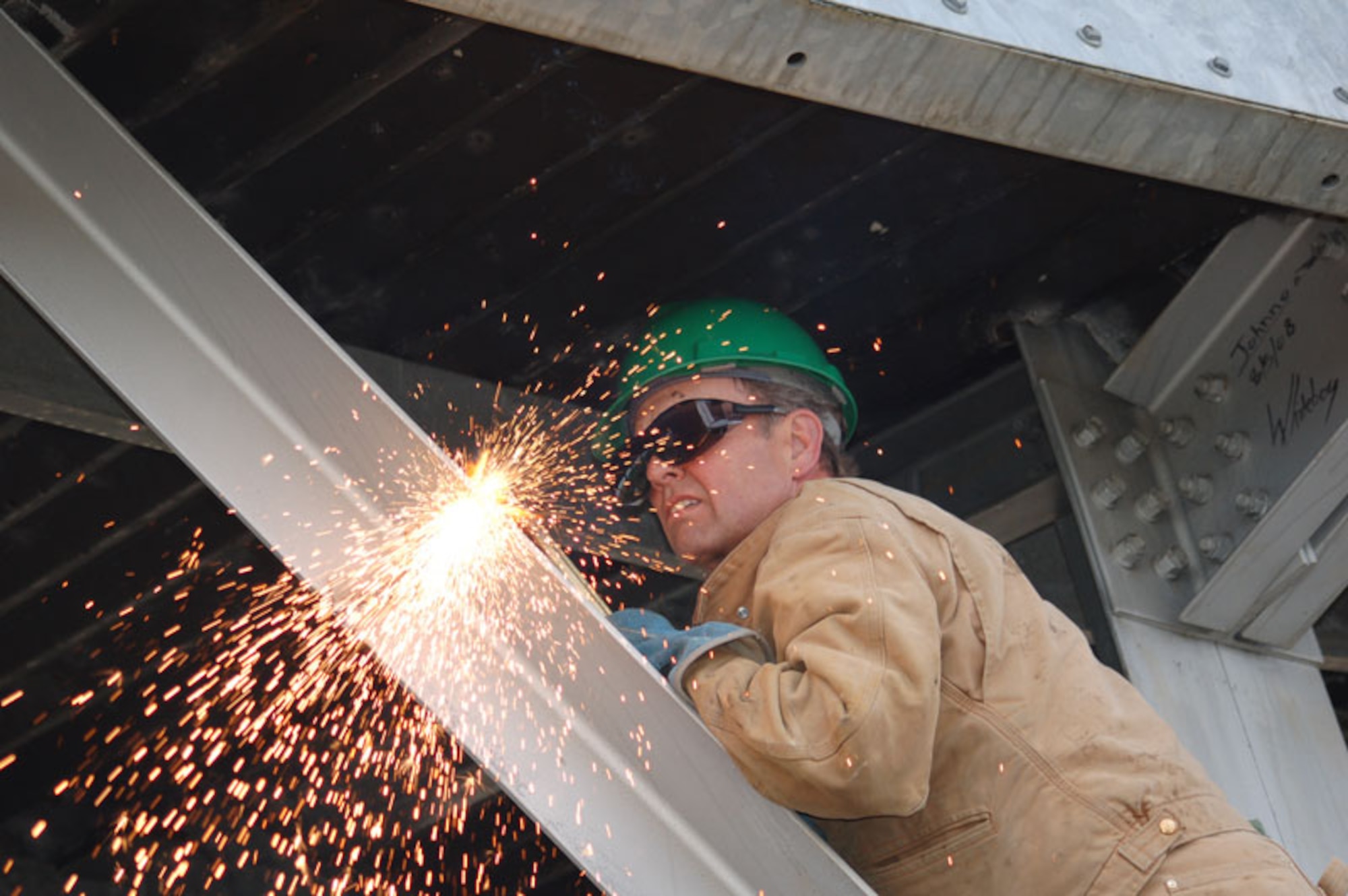 Cam Odekirk, 611th Civil Engineer Squadron mechanic, uses a cutting torch to re-
move support beams under the antenna prior to demolition. (U.S. Air Force pho-
to/Tommie Baker)