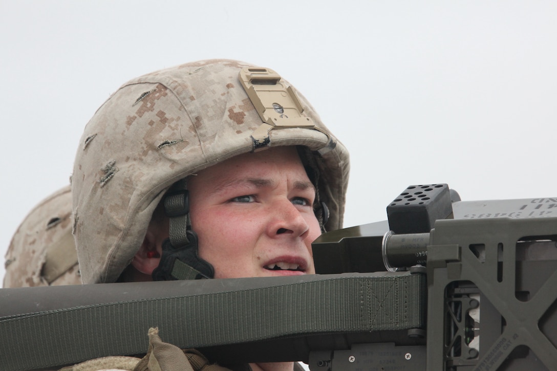 Sgt. Todd A. Grindstaff, a team leader with 2nd Low Altitude Air Defense Battalion detachment, 24th Marine Expeditionary Unit, attempts to locate an unmanned aerial target on Onslow Beach aboard Marine Corps Base Camp Lejeune, N.C., during 2nd LAAD’s live Stinger Missile shoot Sept. 17.
