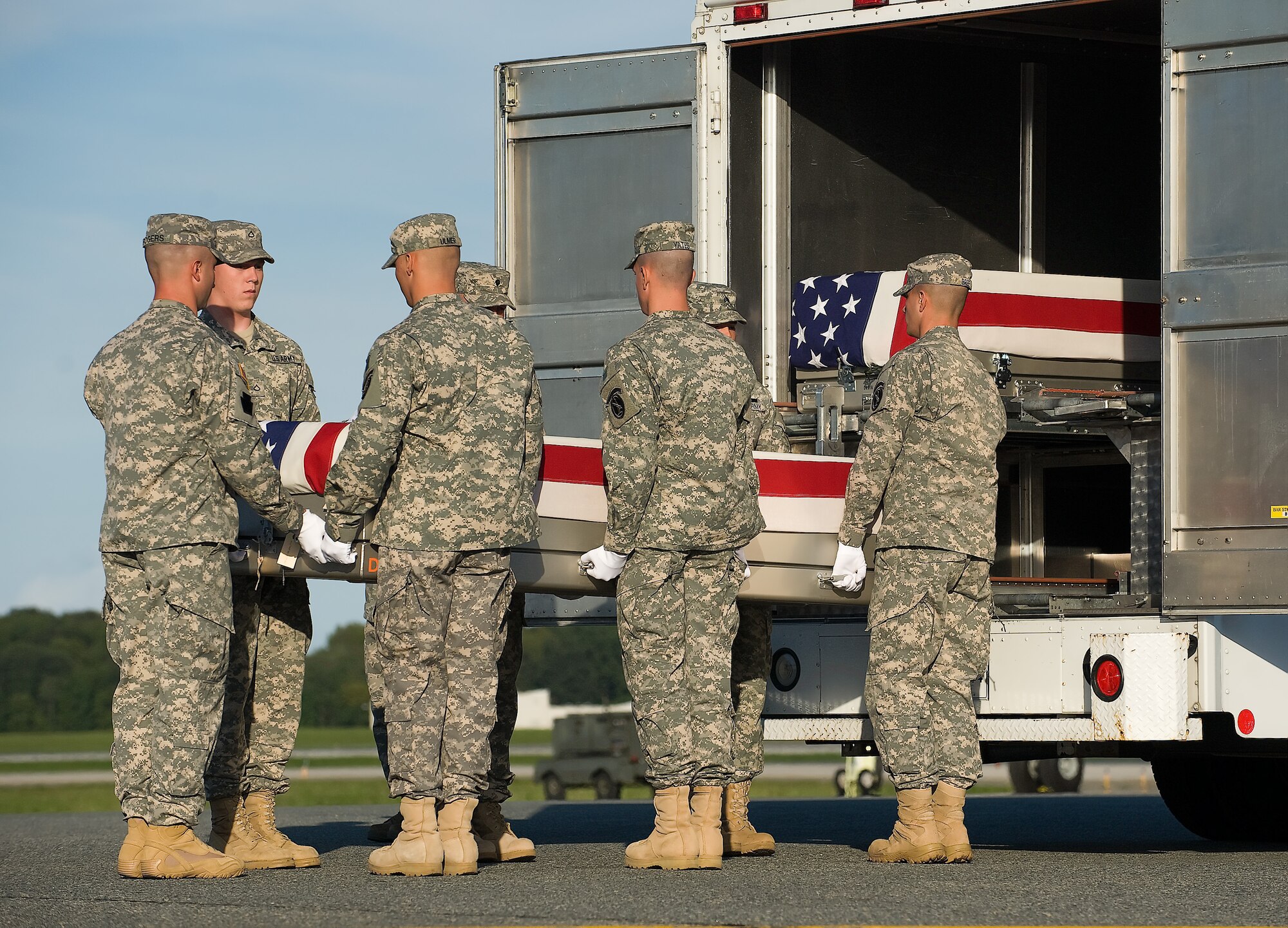 A U.S. Army carry team transfers the remains of Army Spc. Chazray C. Clark, of Ecorse, Mich., at Dover Air Force Base, Del., Sept. 19, 2011. Clark was assigned to the 4th Squadron, 4th Cavalry Regiment, 1st Heavy Brigade Combat Team, 1st Infantry Division, Fort Riley, Kan. (U.S. Air Force photo/Steve Kotecki)